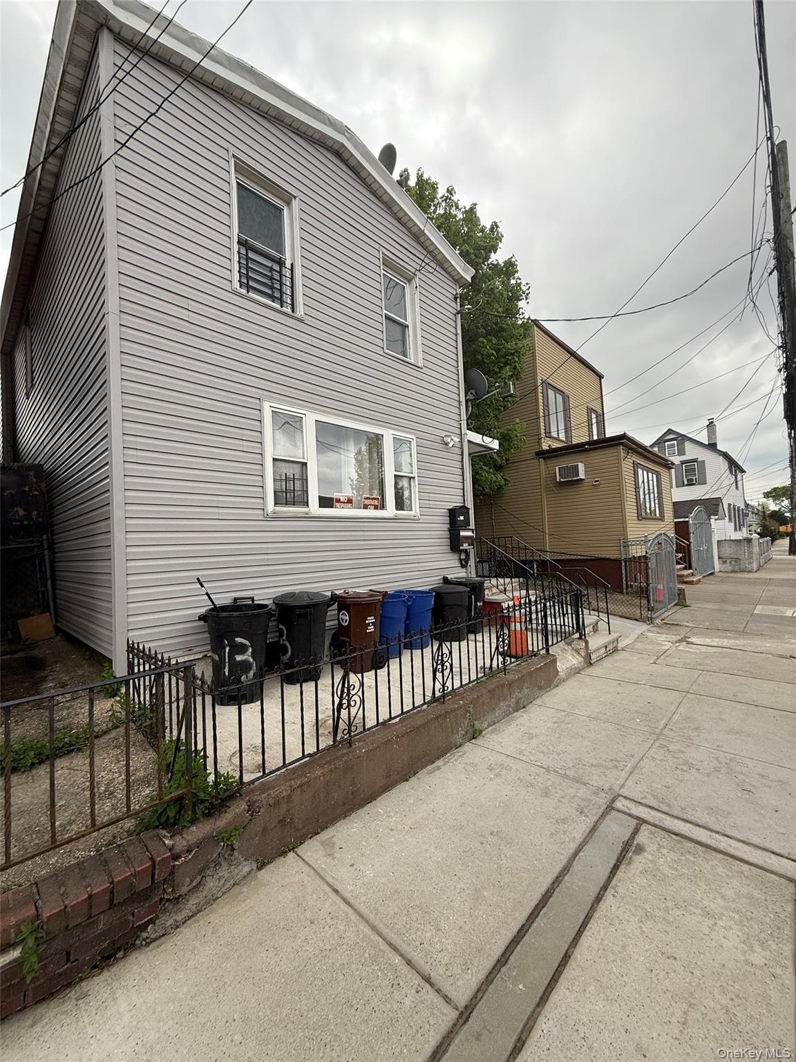 9113 77th St Property Photo 2
