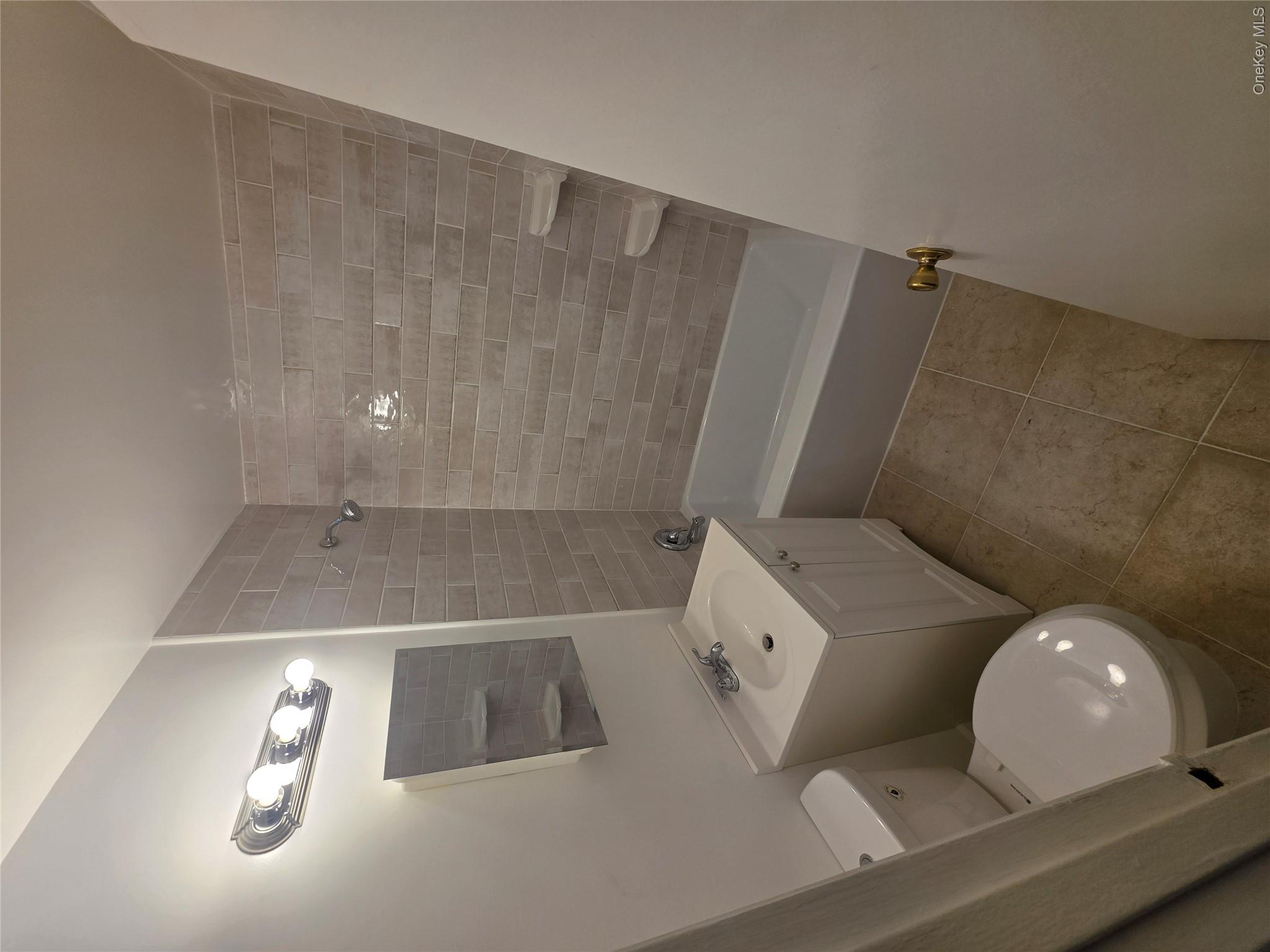 160 Centre 3l Property Photo 14