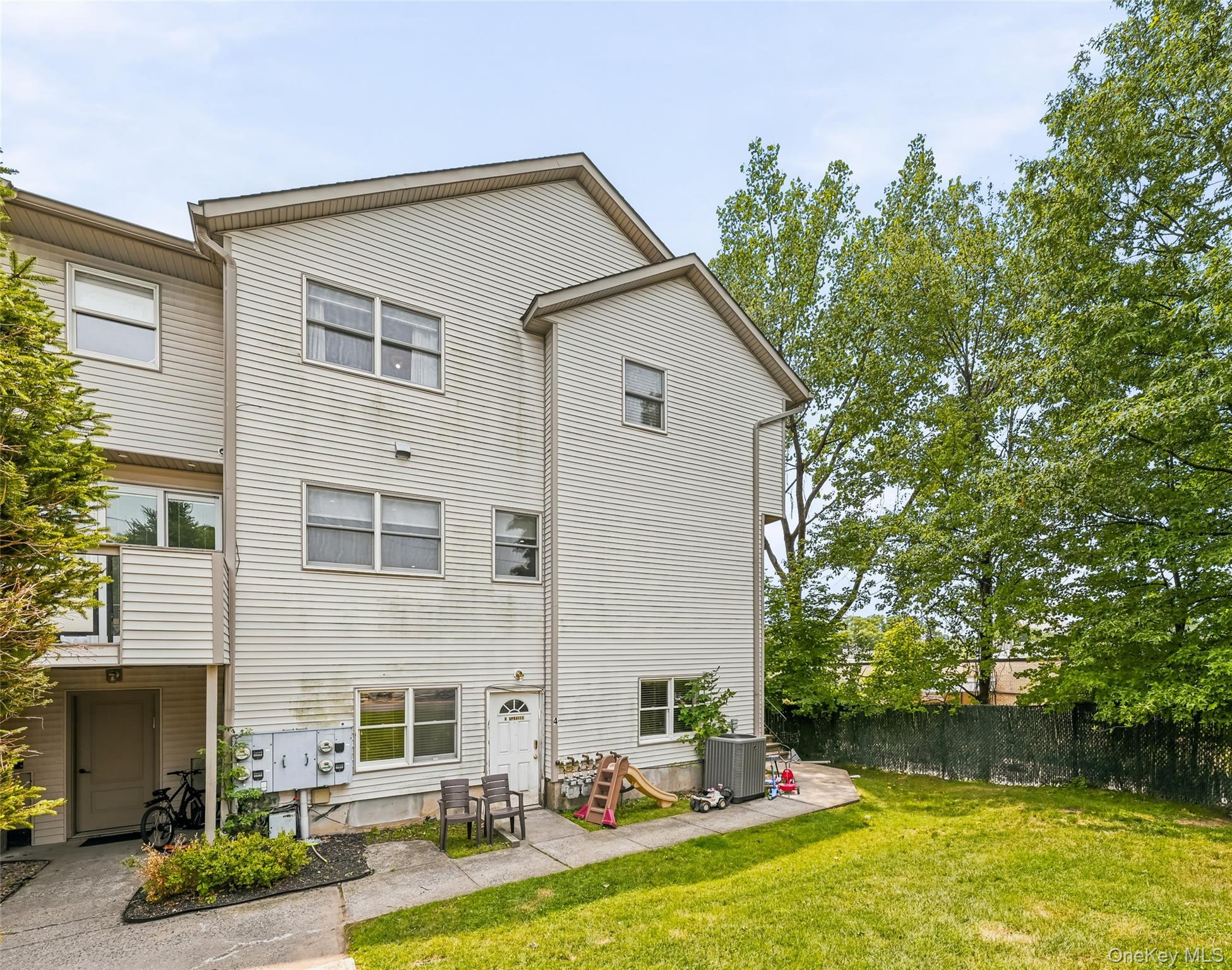 4 Spruill Court Property Photo 3