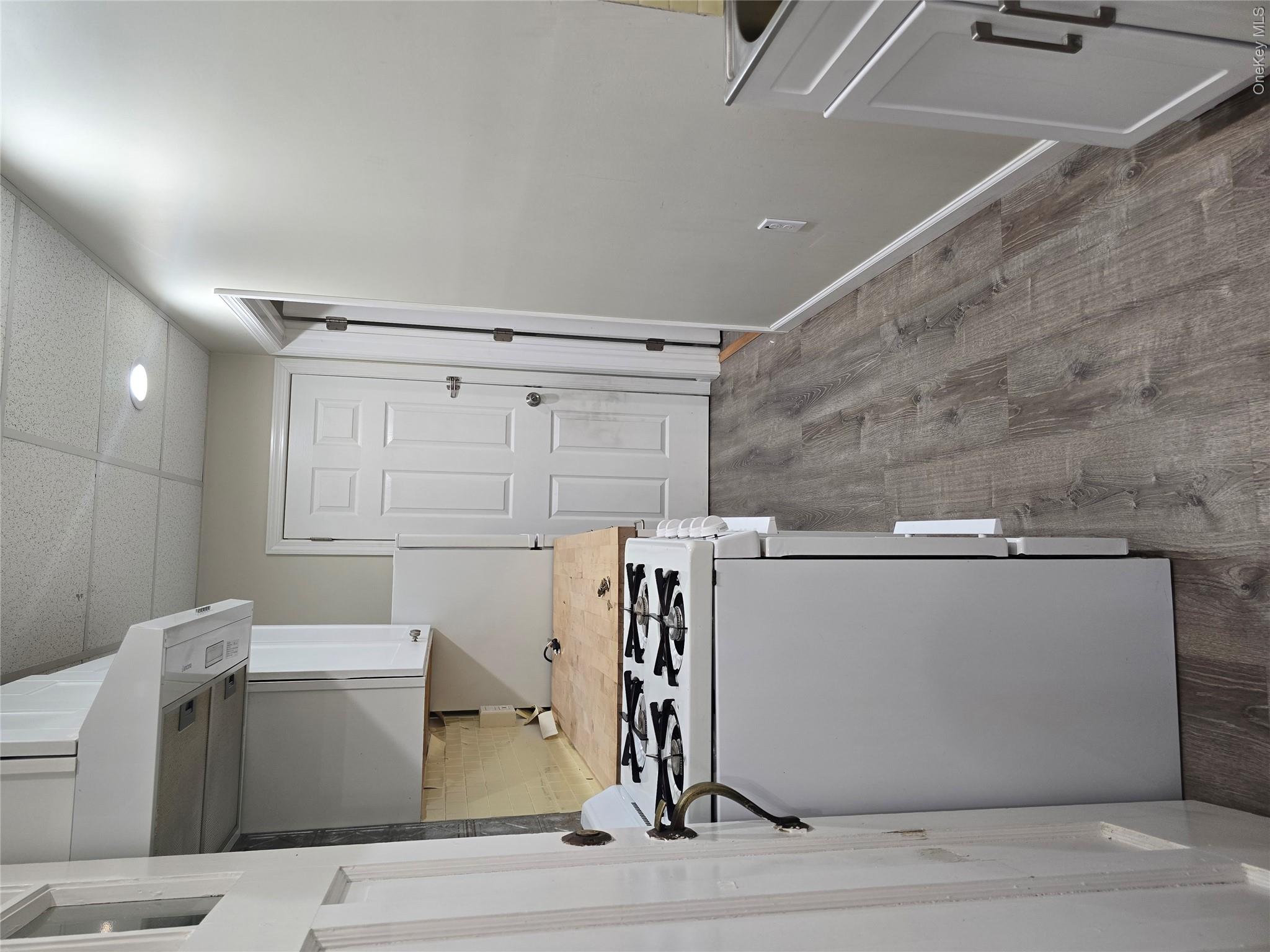 1035437 Property Photo 8