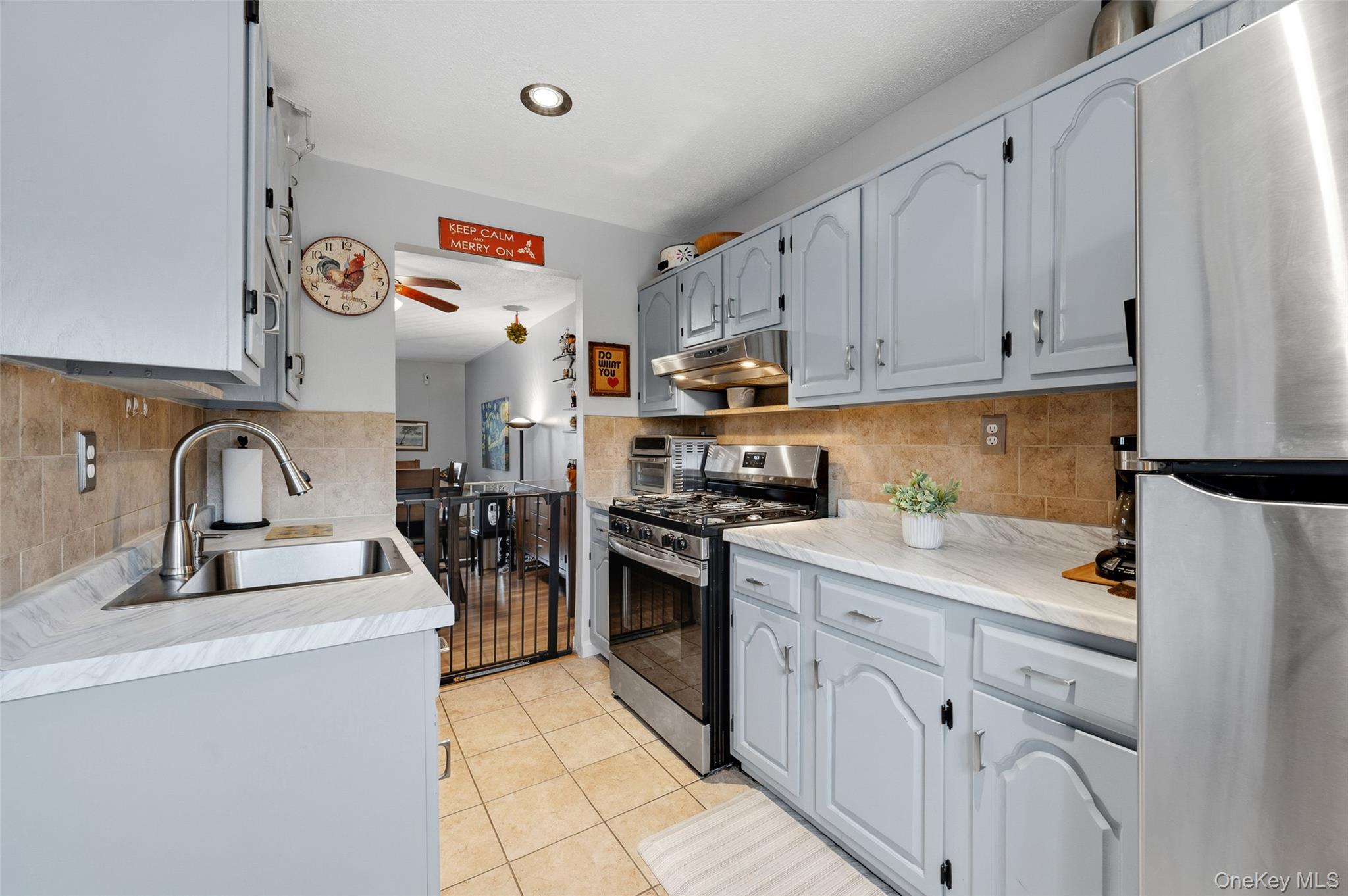 4230 E Tremont Avenue Property Photo 11