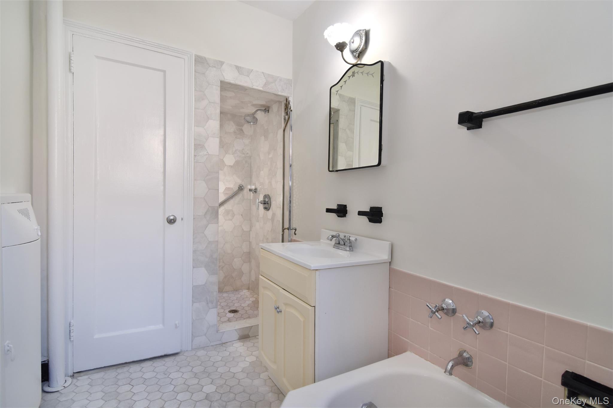 35 Parkview Avenue 3e Property Photo 11