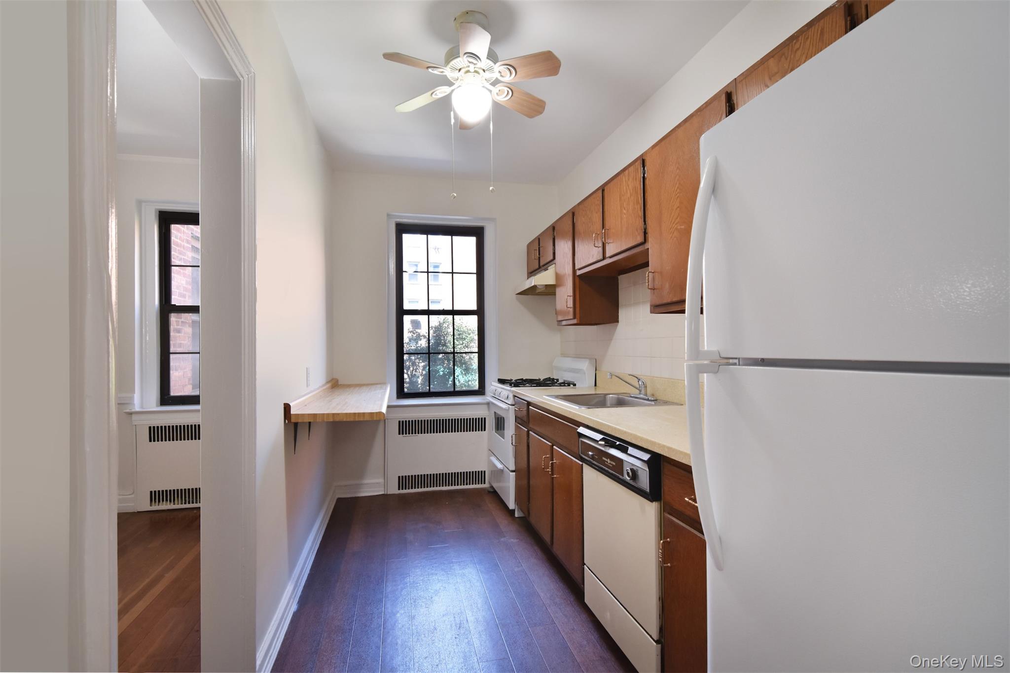 35 Parkview Avenue 3e Property Photo 12