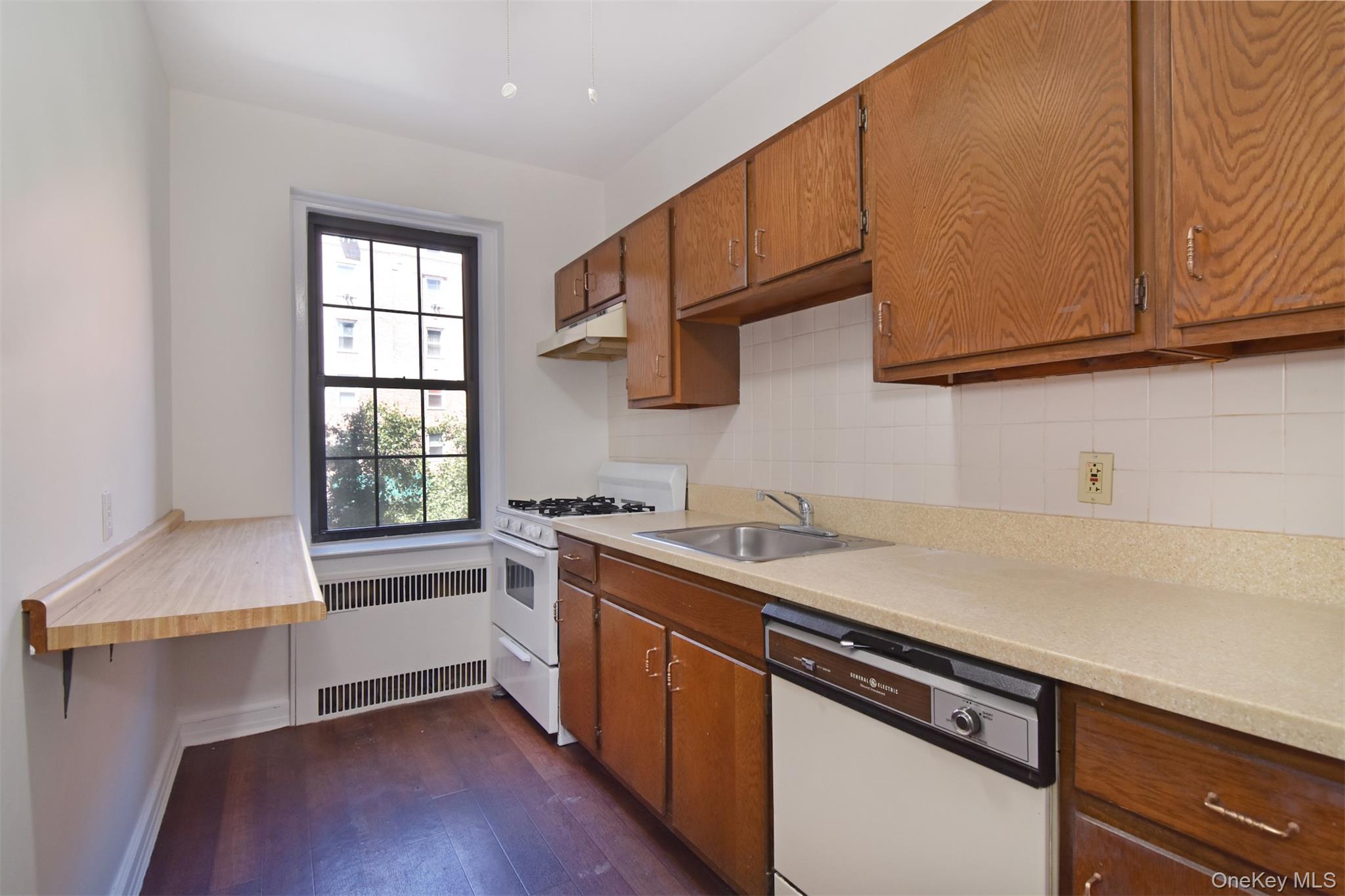 35 Parkview Avenue 3e Property Photo 13