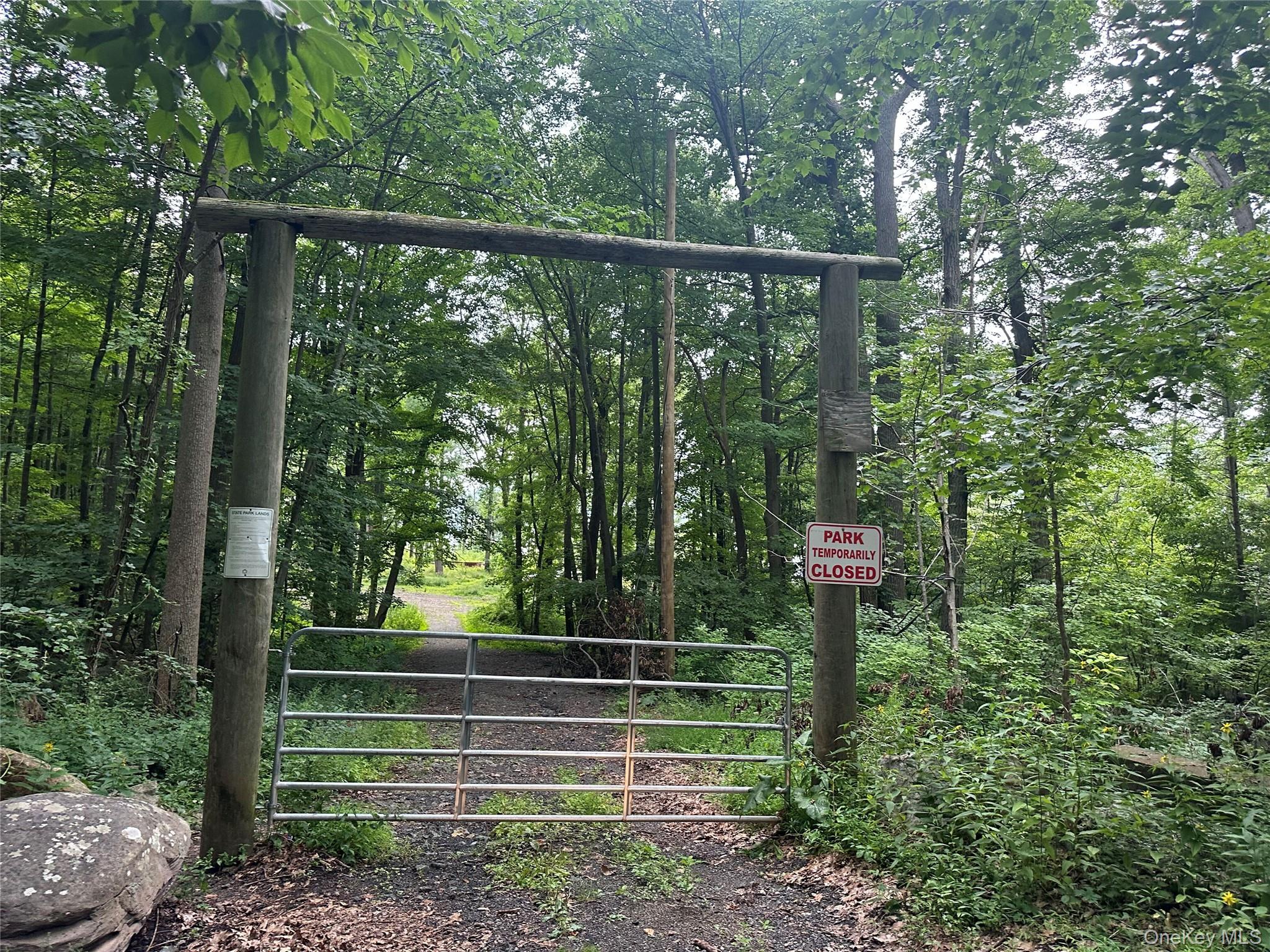 122 Woods Road Property Photo 11