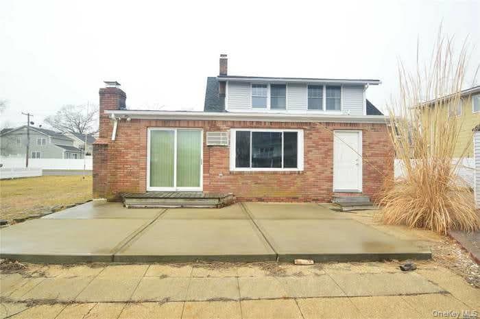 370 Clocks Boulevard Property Photo 6