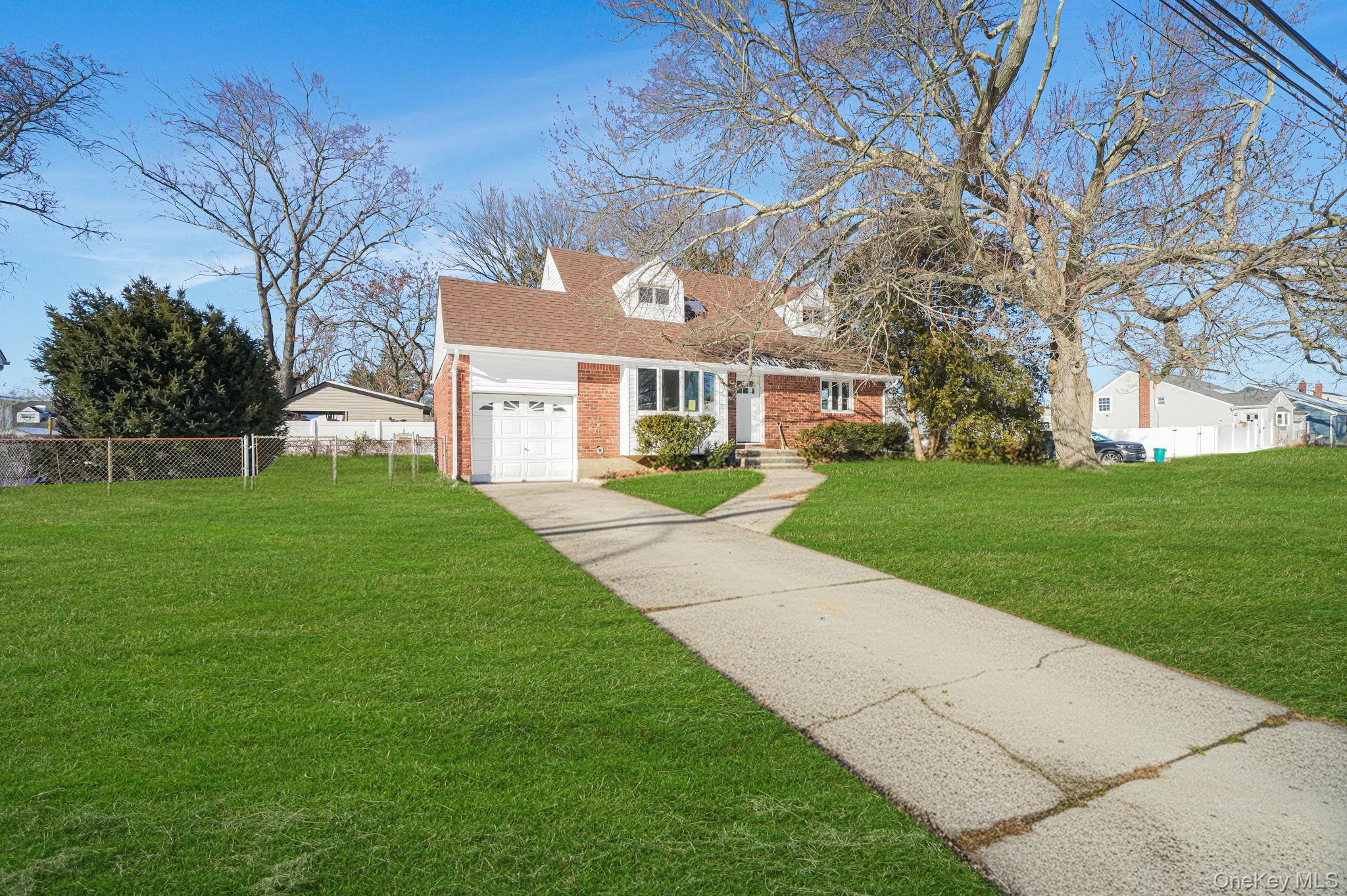 182 W 17th Street Property Photo 1