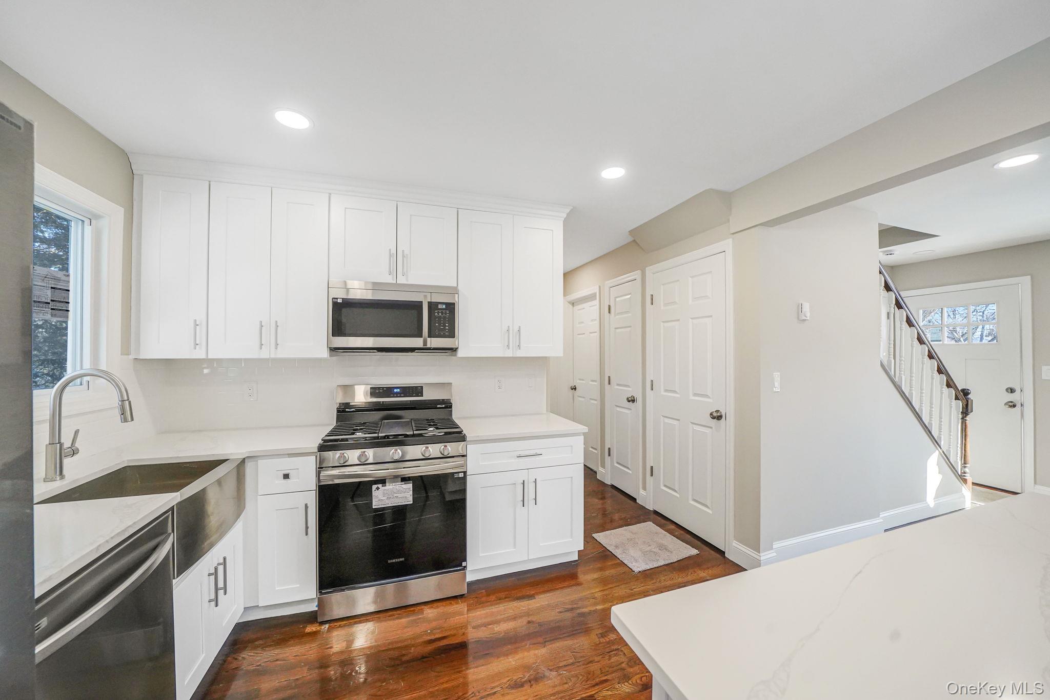 182 W 17th Street Property Photo 8