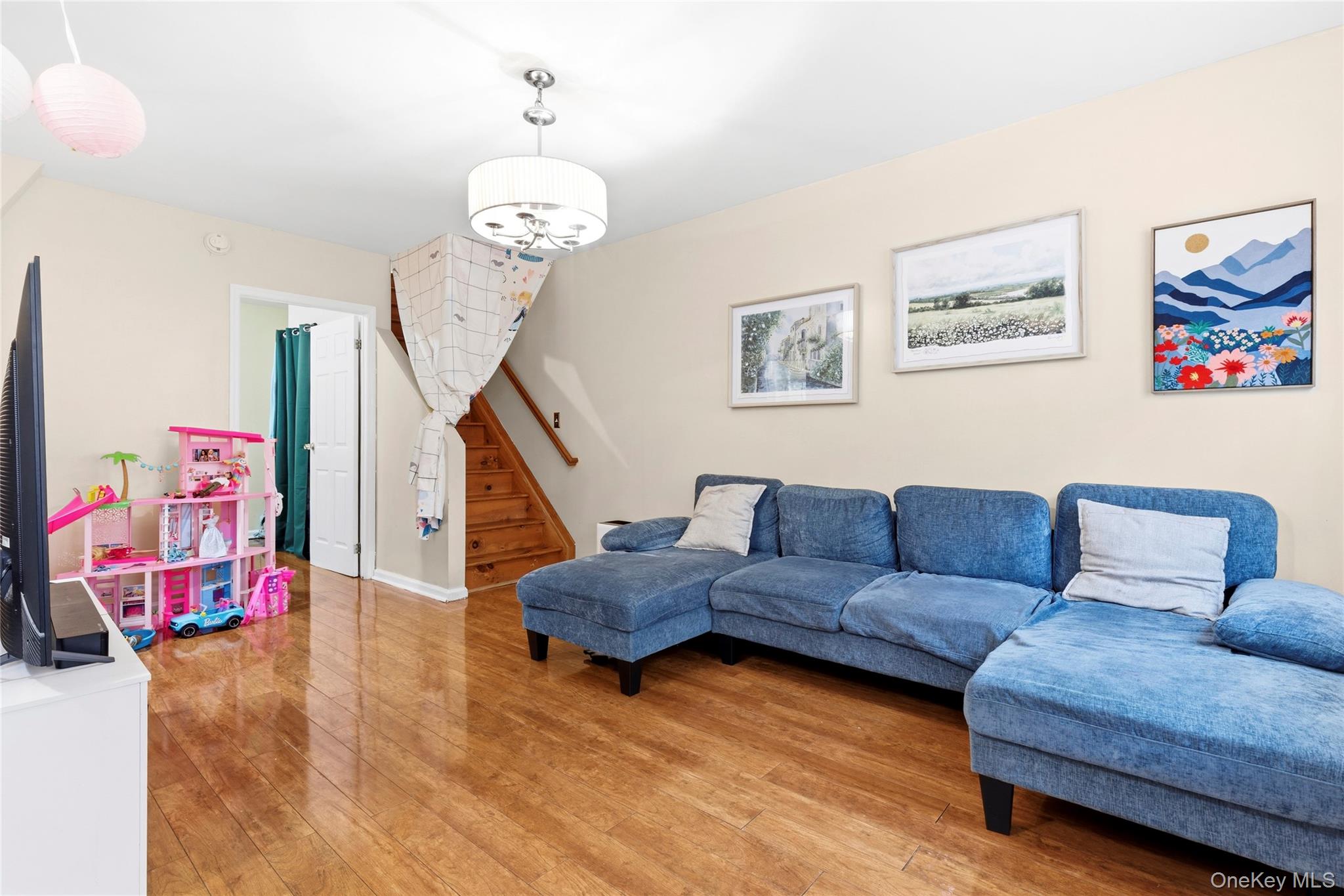 48 Crescent Street Property Photo 2
