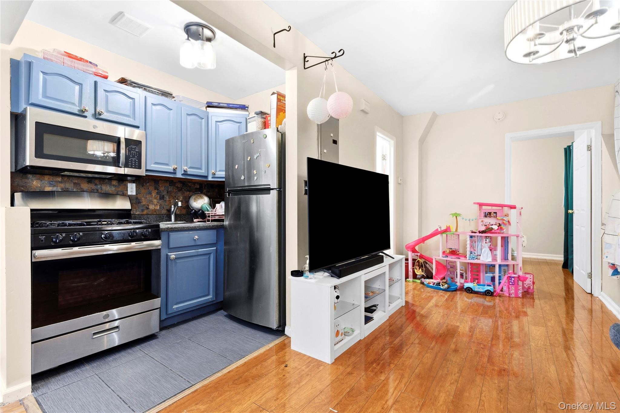48 Crescent Street Property Photo 3