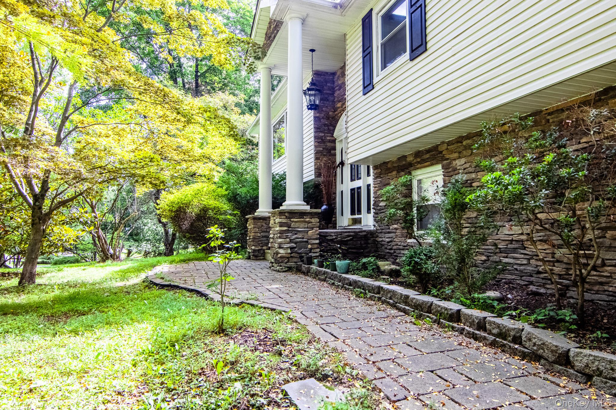 270 Bardonia Road Property Photo 3