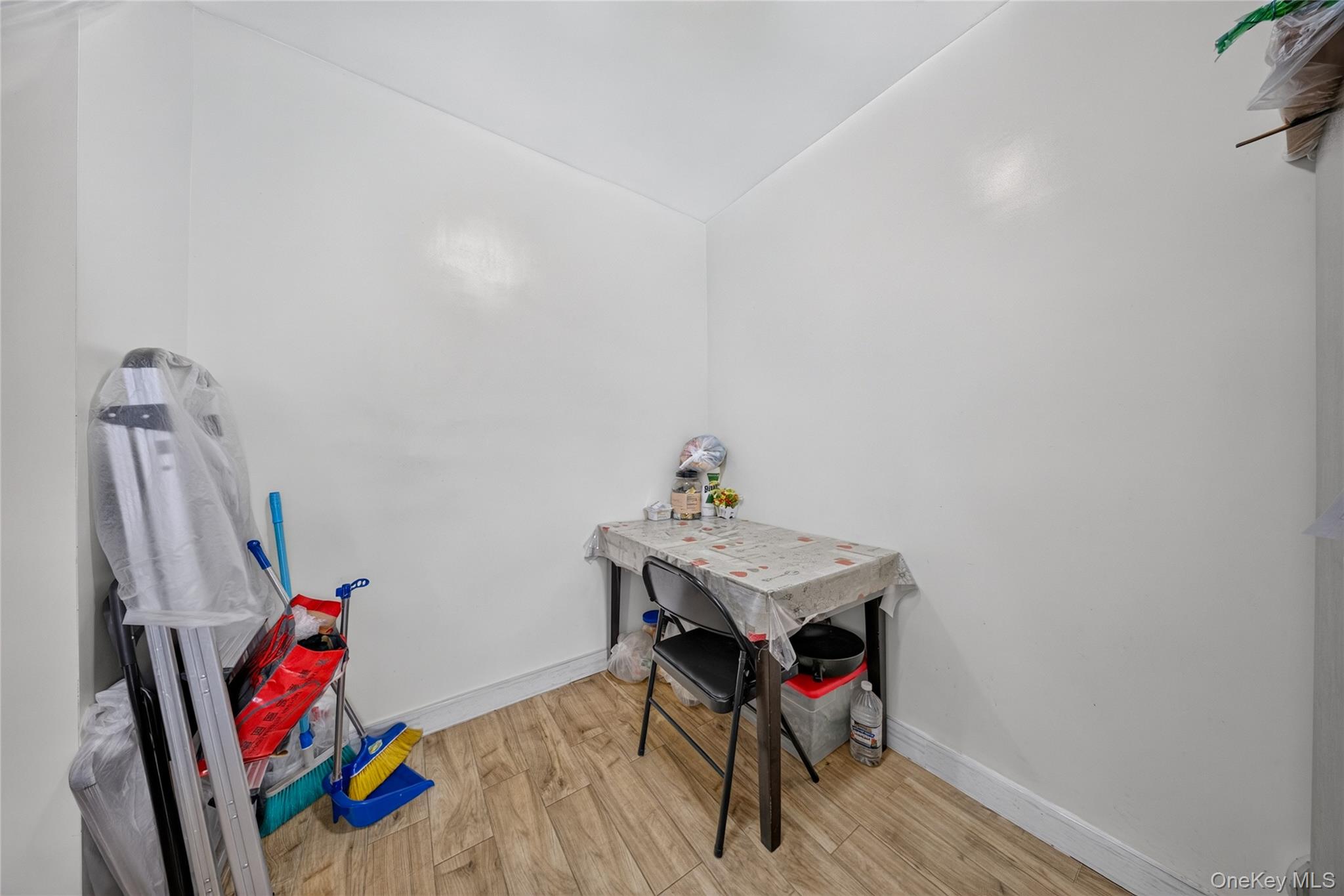 42-40 Bowne Street 2k Property Photo 12