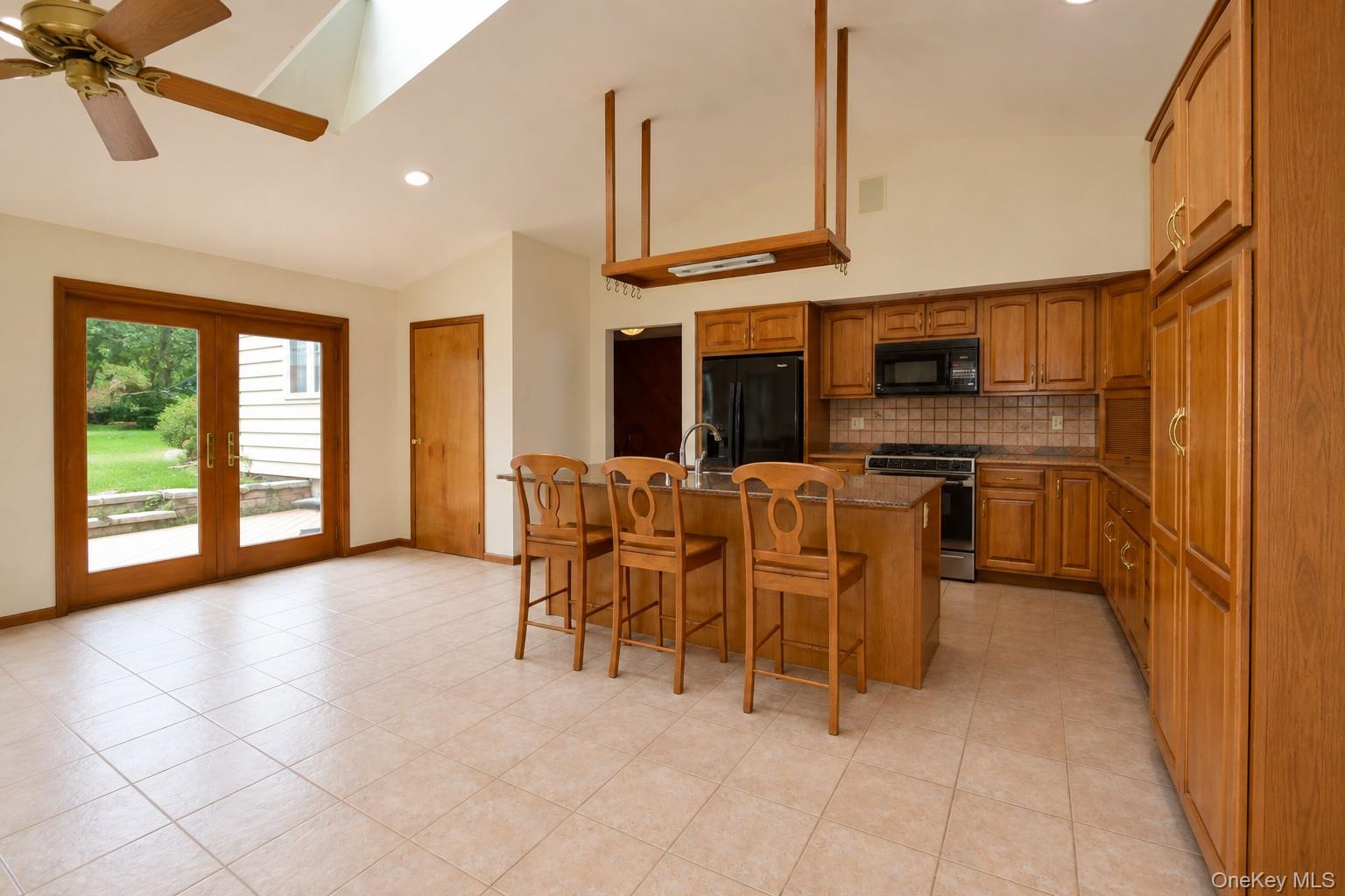 112 Glen Street Property Photo 5