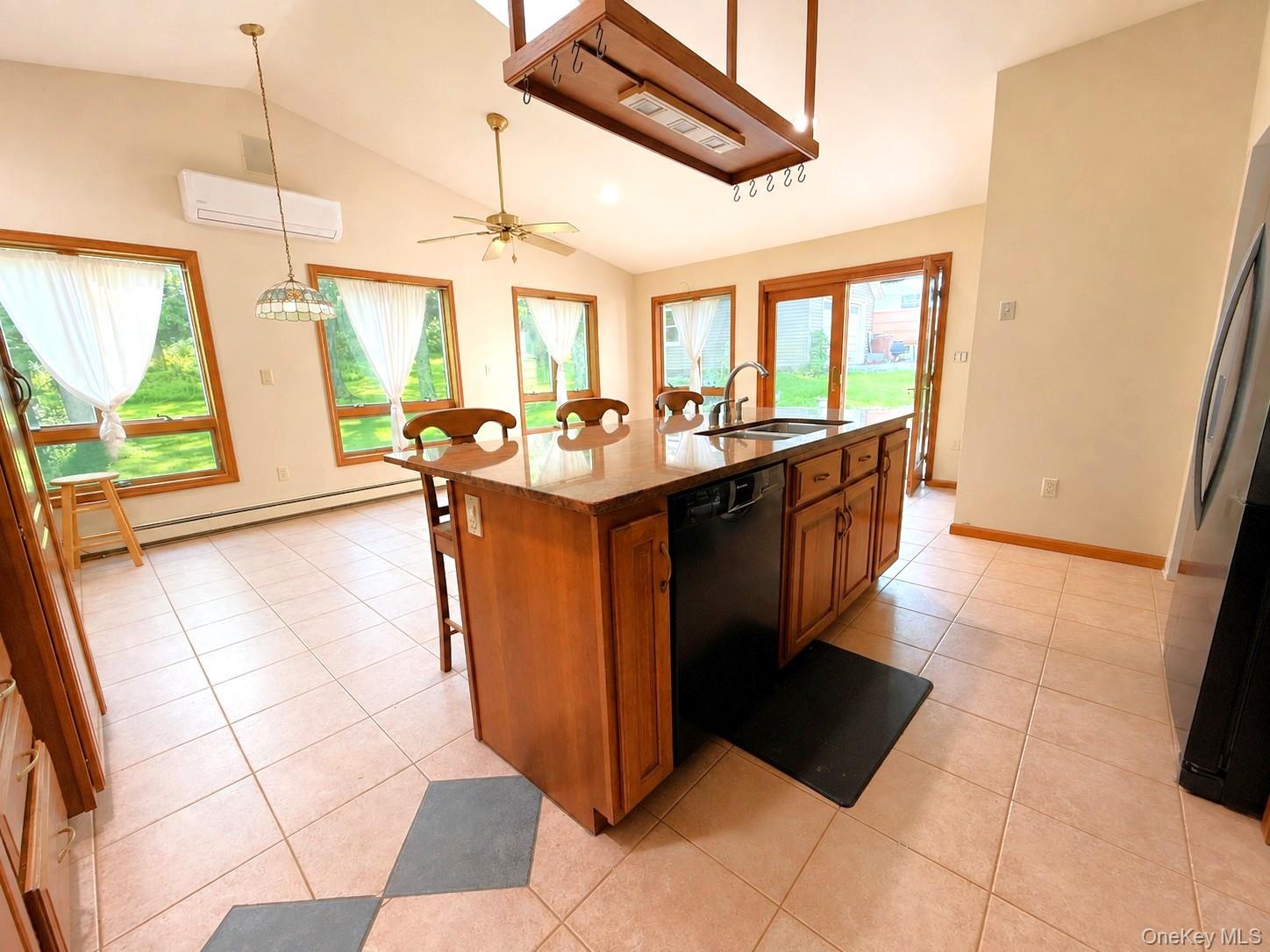 112 Glen Street Property Photo 6
