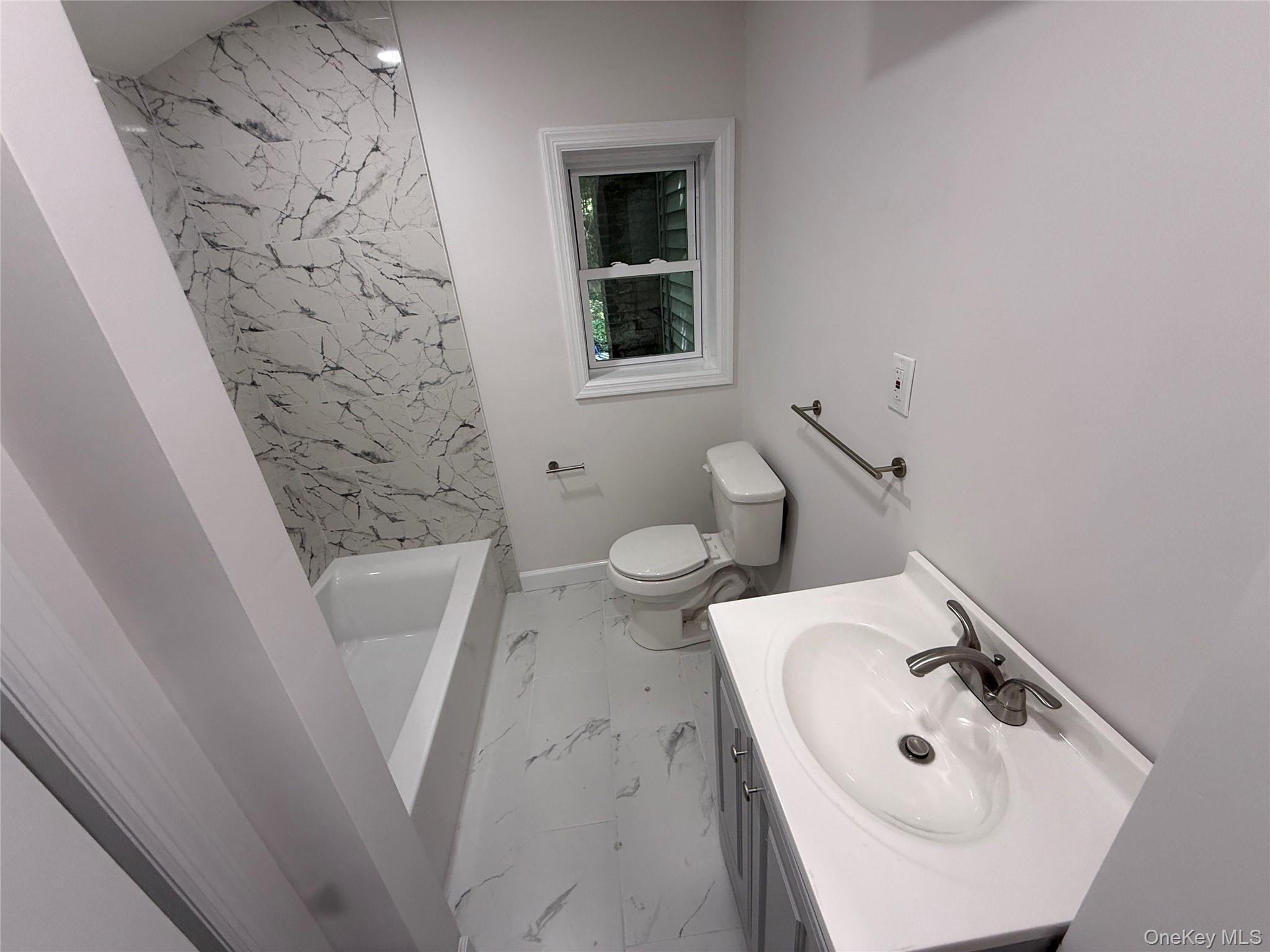 210 Fort Salonga Road Property Photo 6