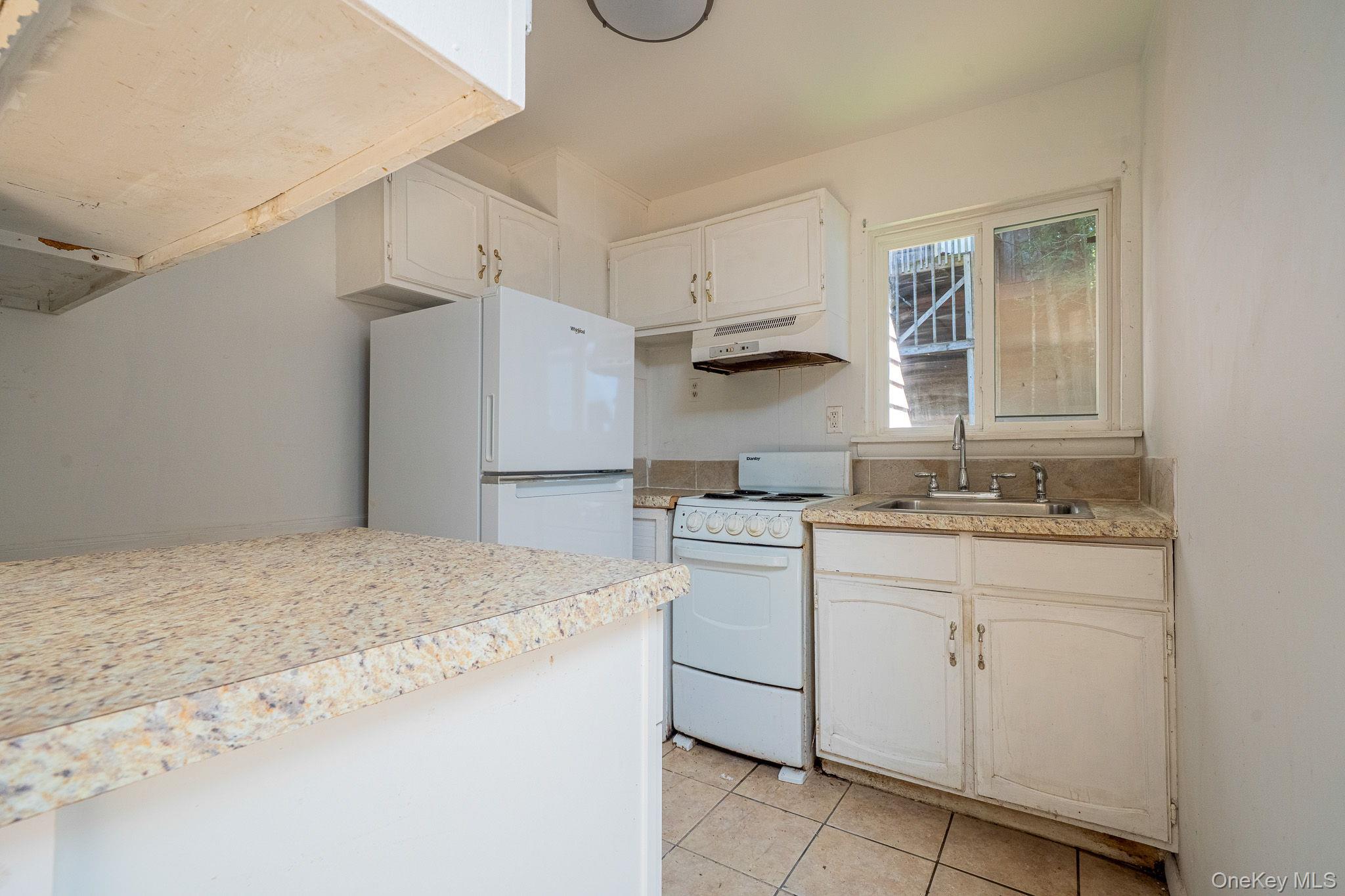4 White Birch Lane Property Photo 5