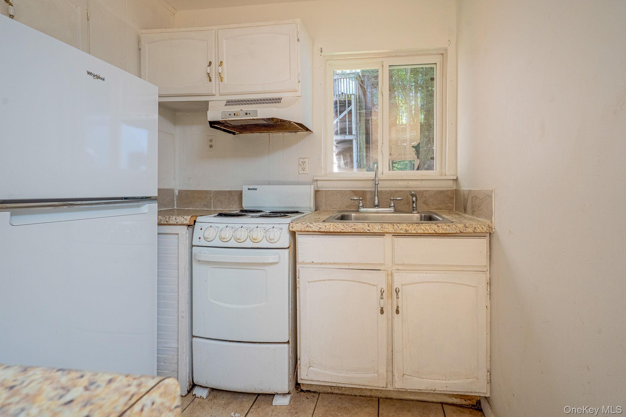 4 White Birch Lane Property Photo 6