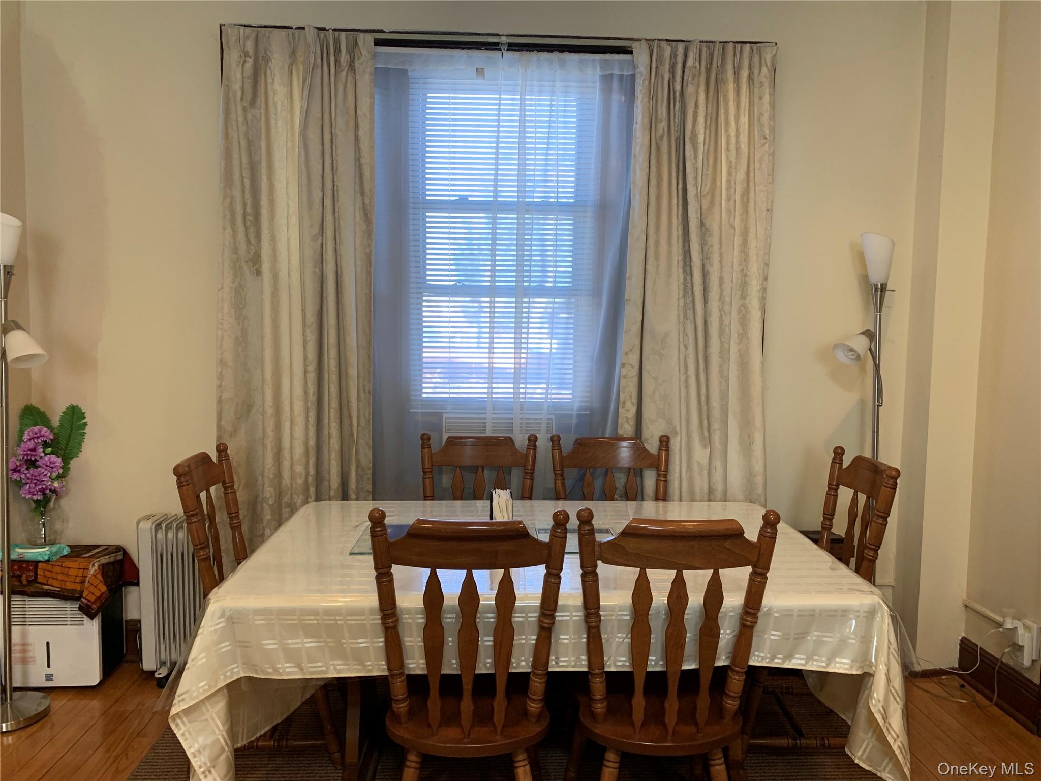 2564 Paulding Avenue Property Photo 8