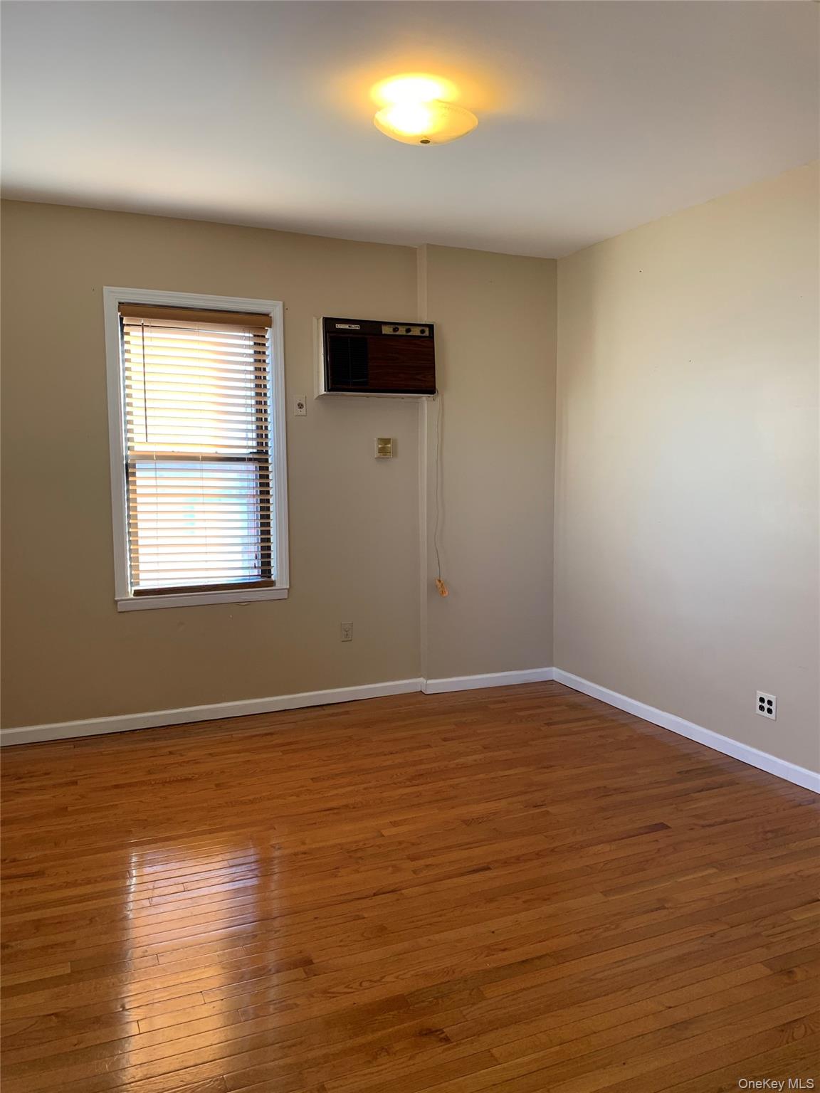 2564 Paulding Avenue Property Photo 10