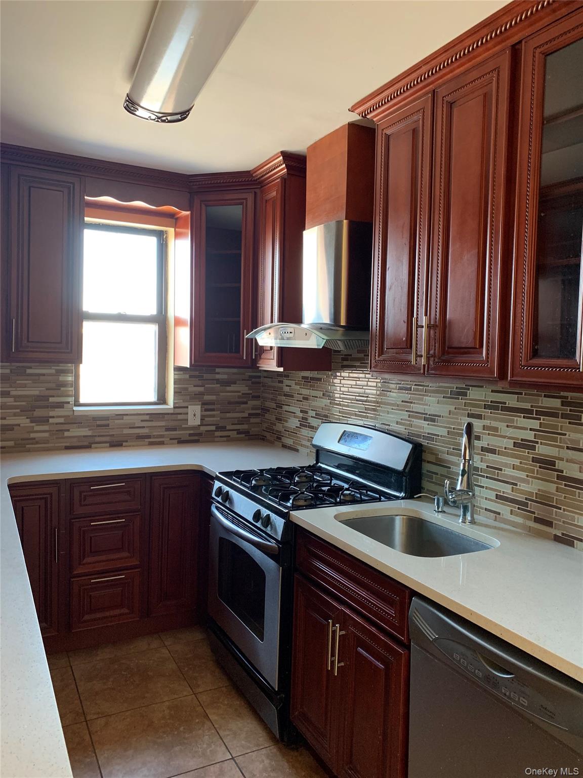 2564 Paulding Avenue Property Photo 17