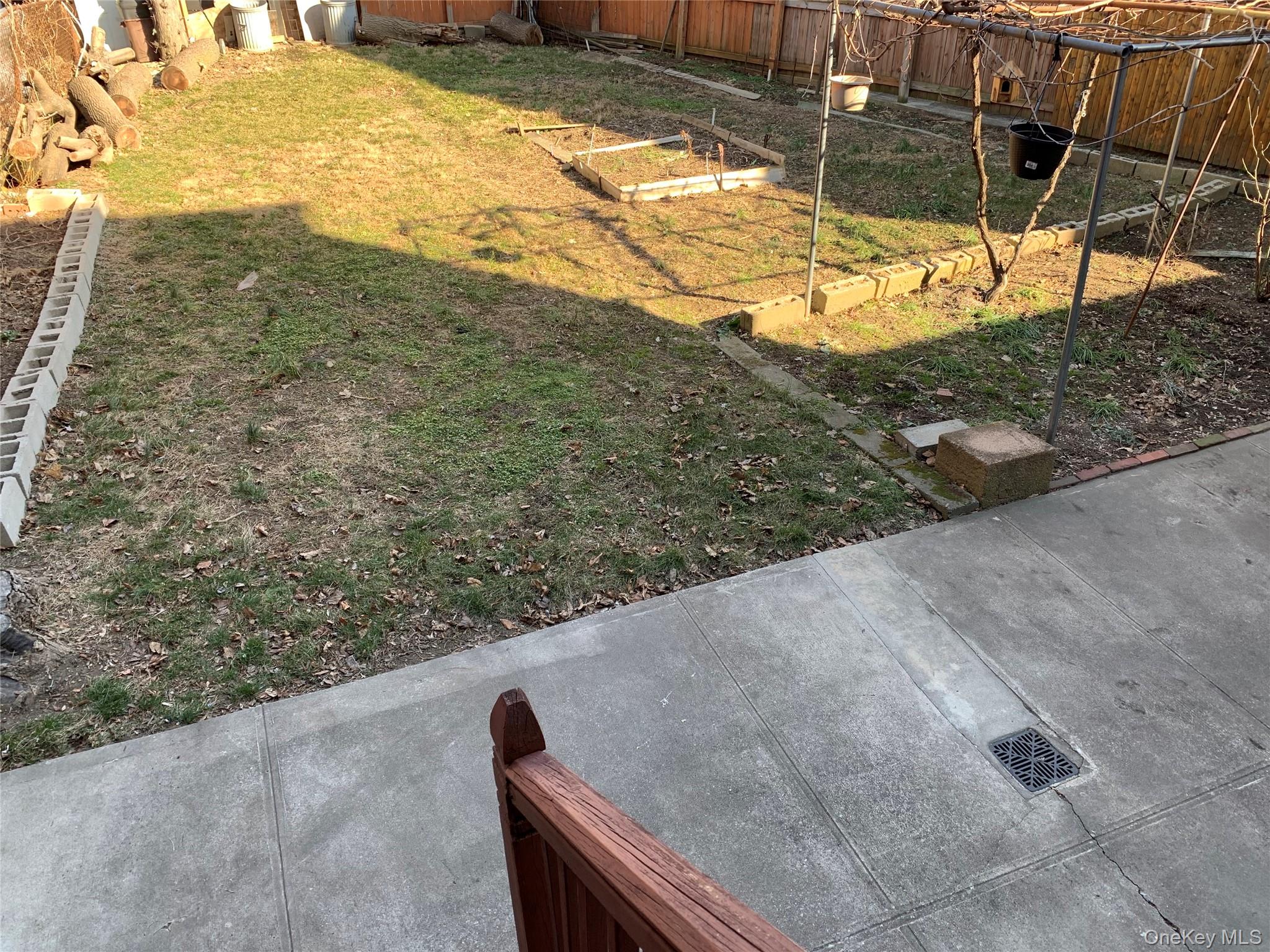 2564 Paulding Avenue Property Photo 23