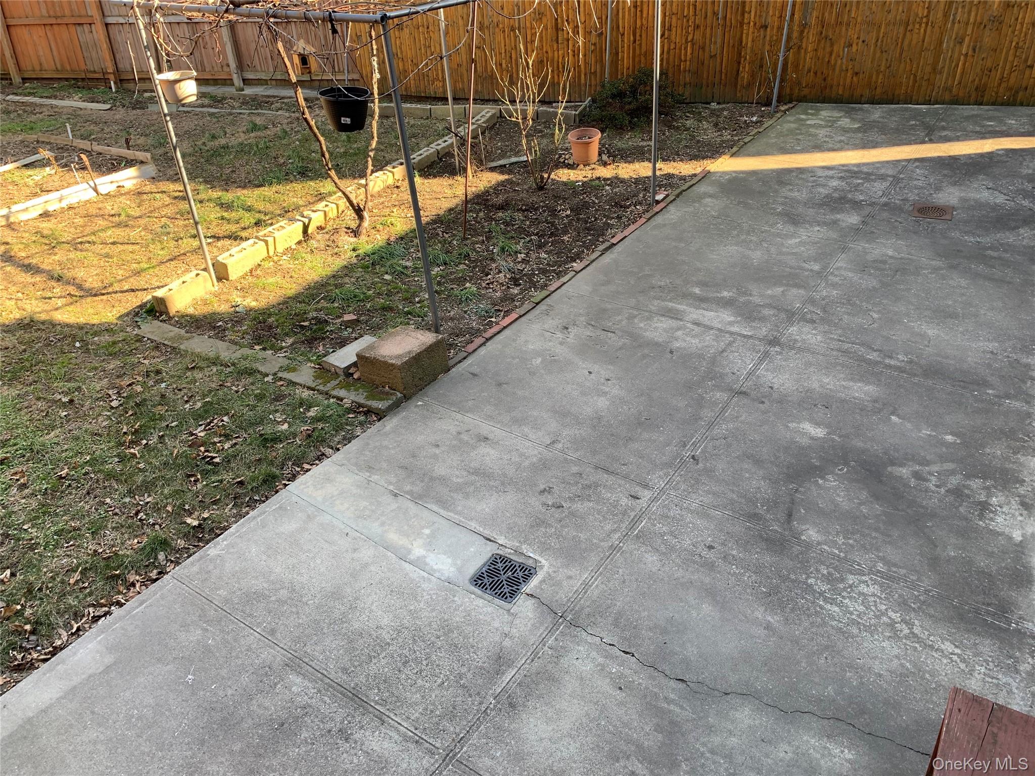 2564 Paulding Avenue Property Photo 24