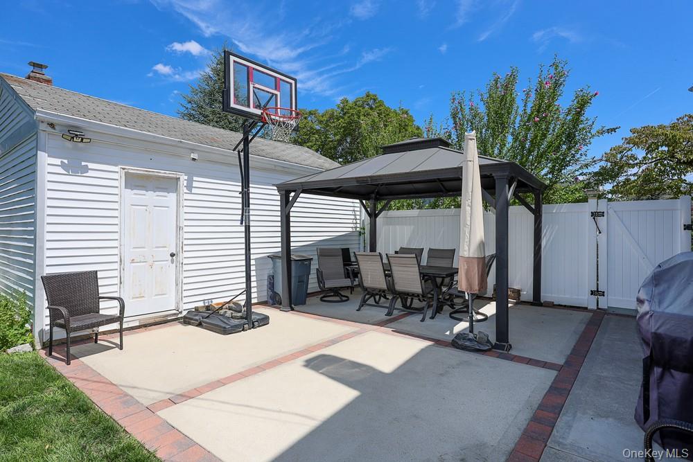 844 Hemlock Street Property Photo 33