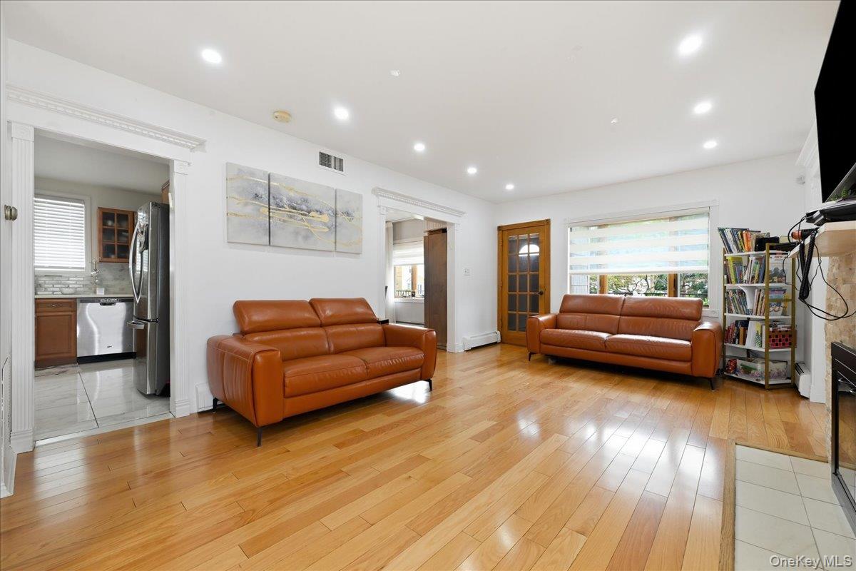351 Hewlett Parkway Property Photo 2