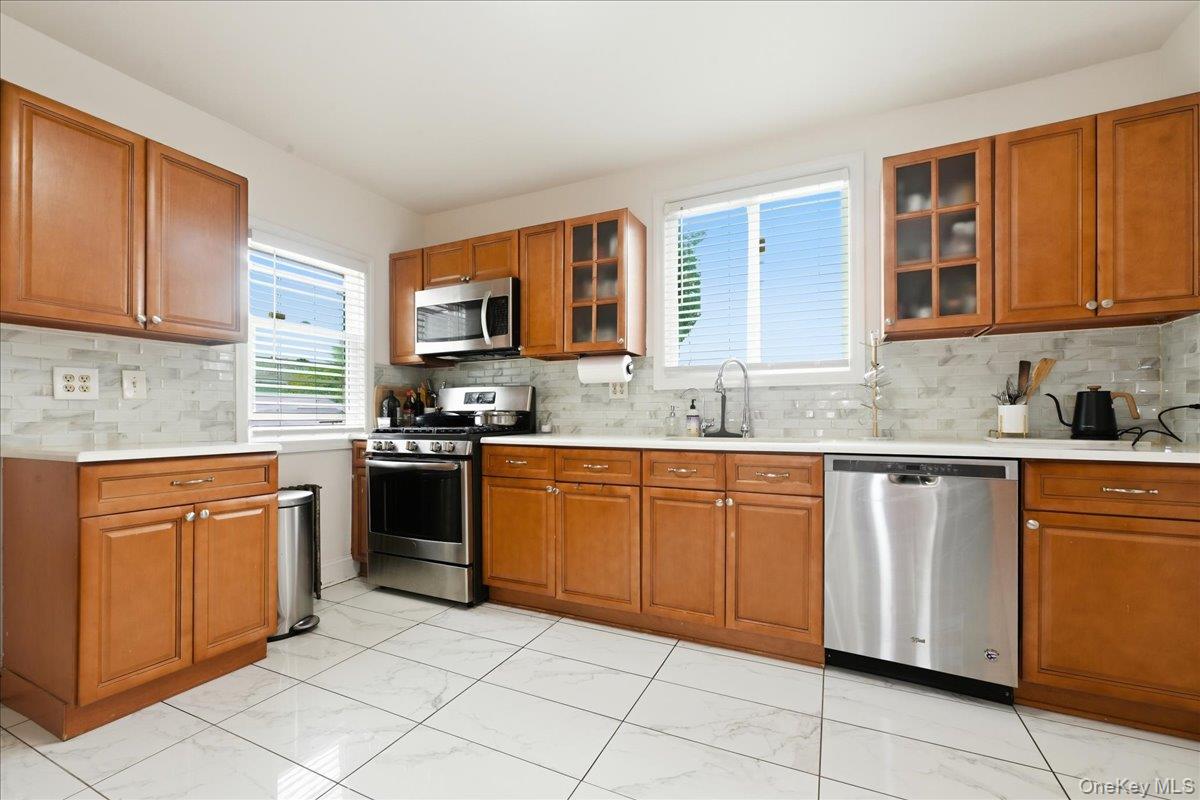 351 Hewlett Parkway Property Photo 4