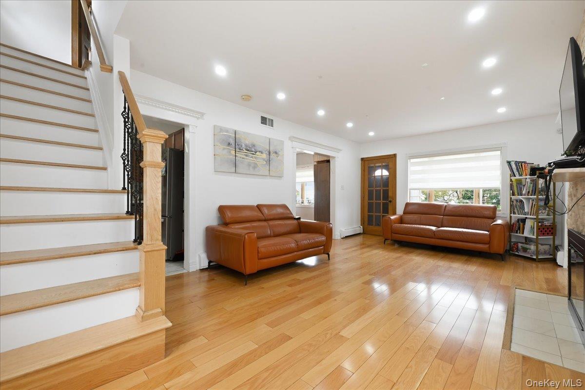 351 Hewlett Parkway Property Photo 8