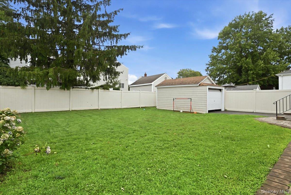 351 Hewlett Parkway Property Photo 18