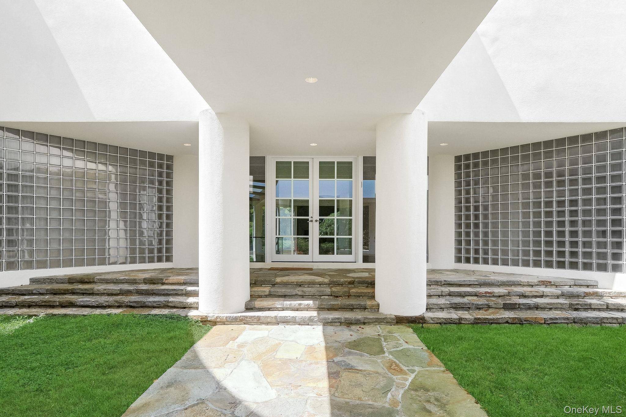 20 Bessel Lane Property Photo 3