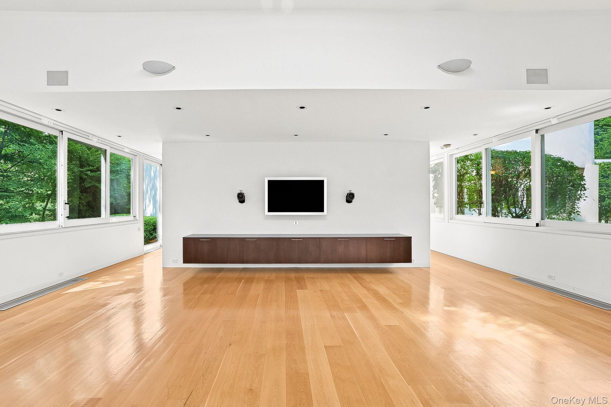 20 Bessel Lane Property Photo 10