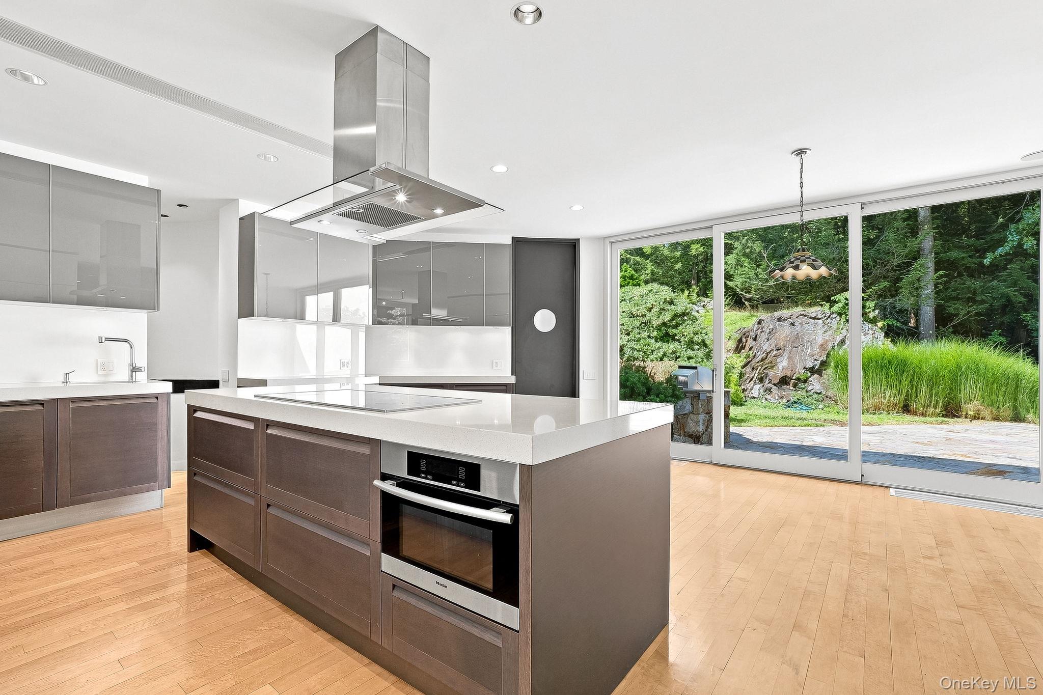20 Bessel Lane Property Photo 11