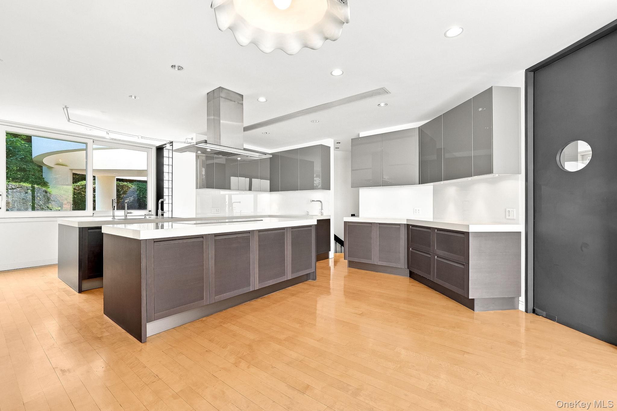 20 Bessel Lane Property Photo 12