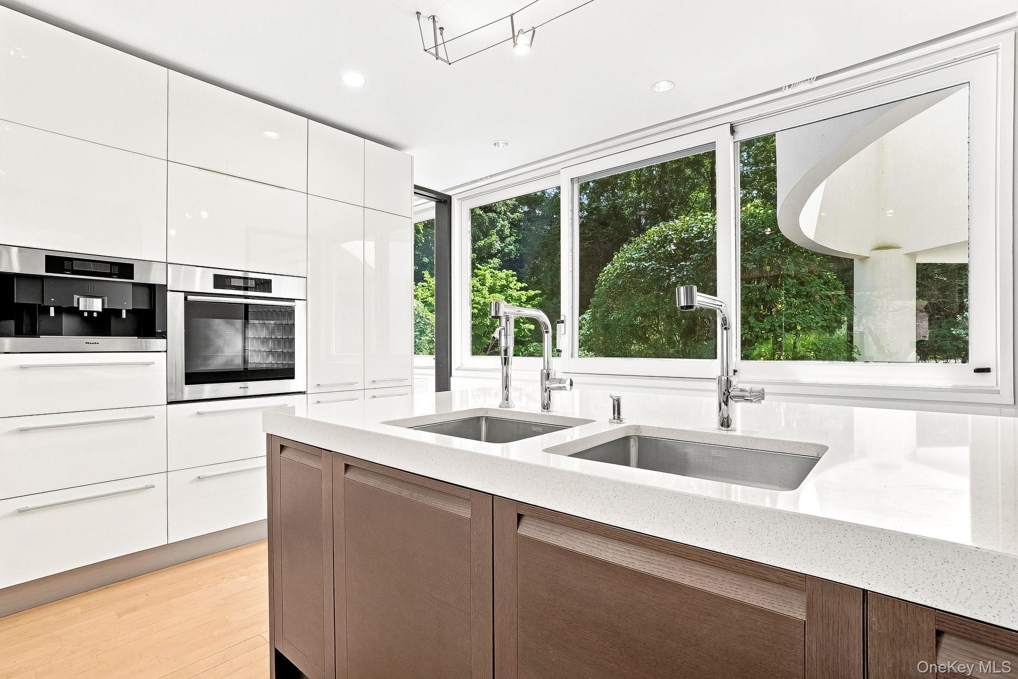 20 Bessel Lane Property Photo 14