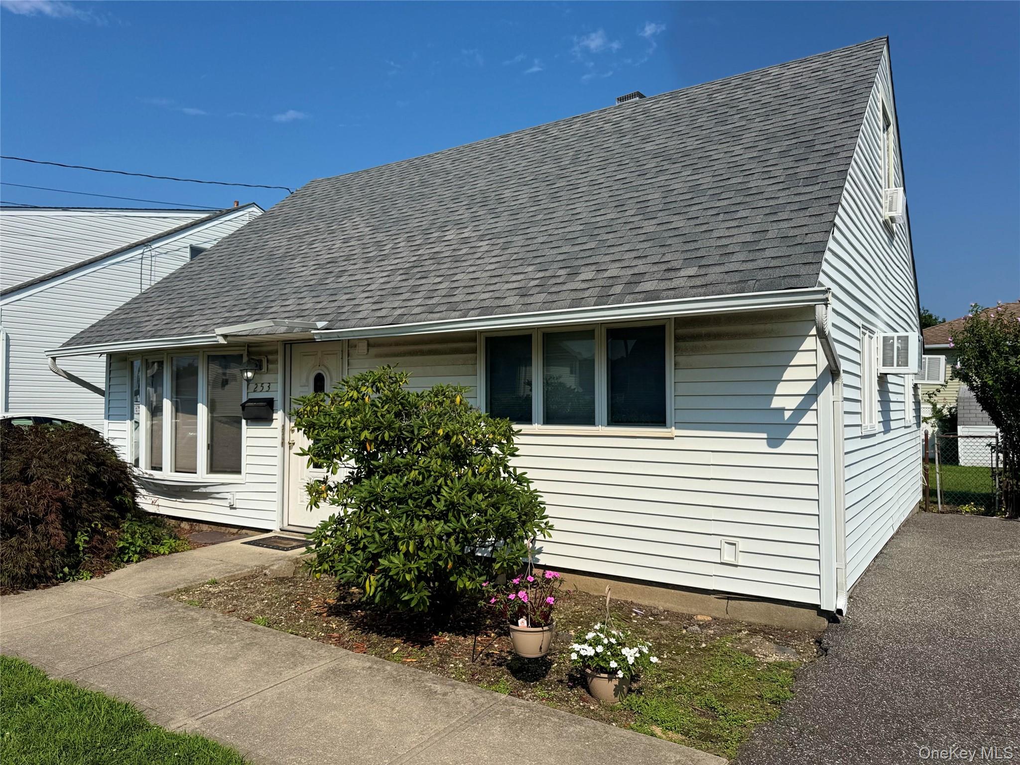 253 Forest Avenue Property Photo 2