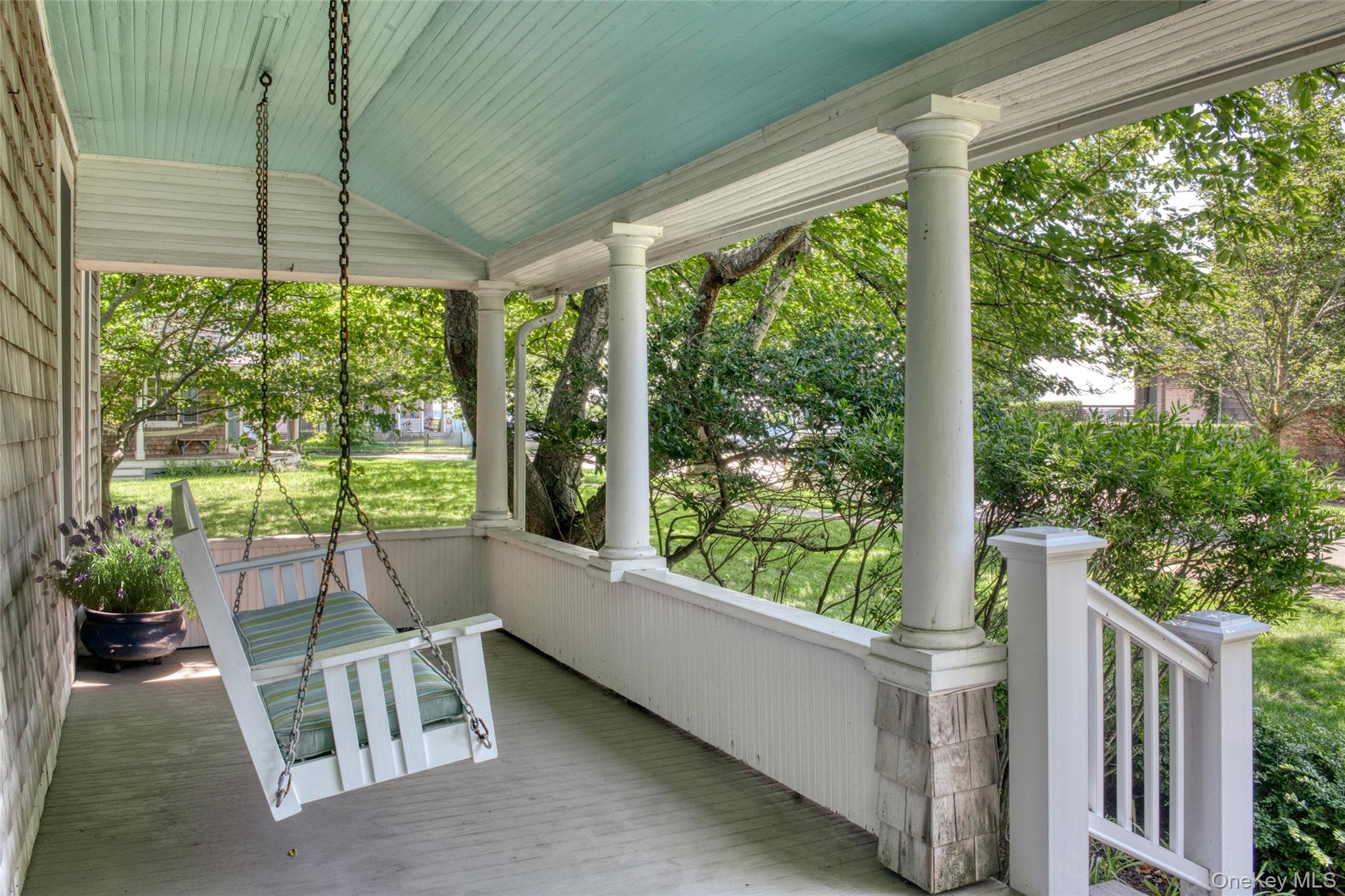 1945 Village Lane Property Photo 3