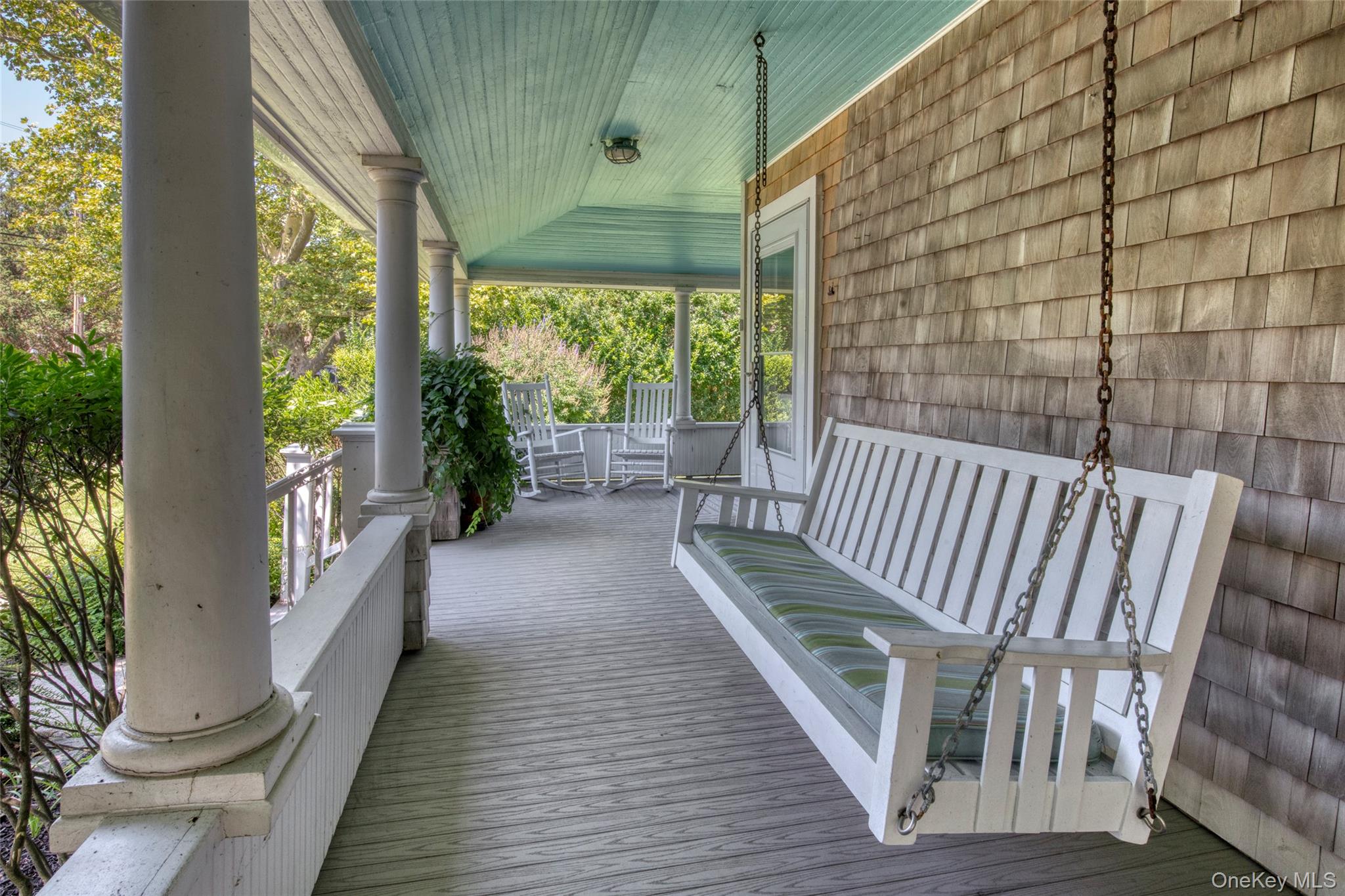 1945 Village Lane Property Photo 4