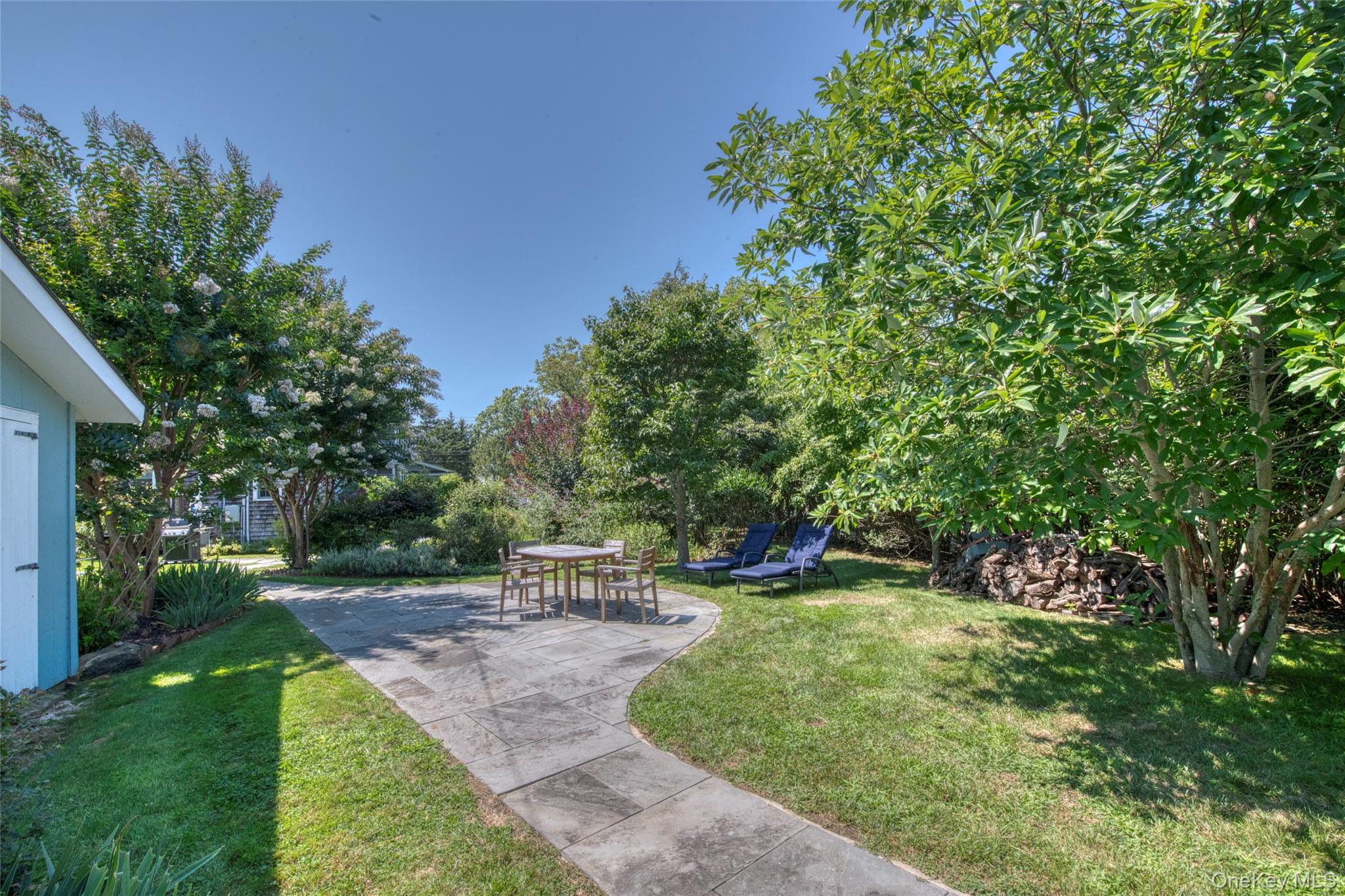 1945 Village Lane Property Photo 15