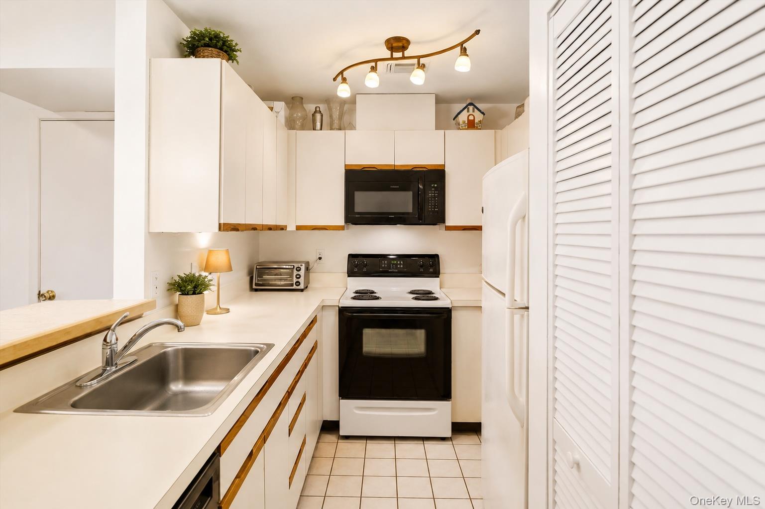 823 Shore Road 1 Property Photo 13