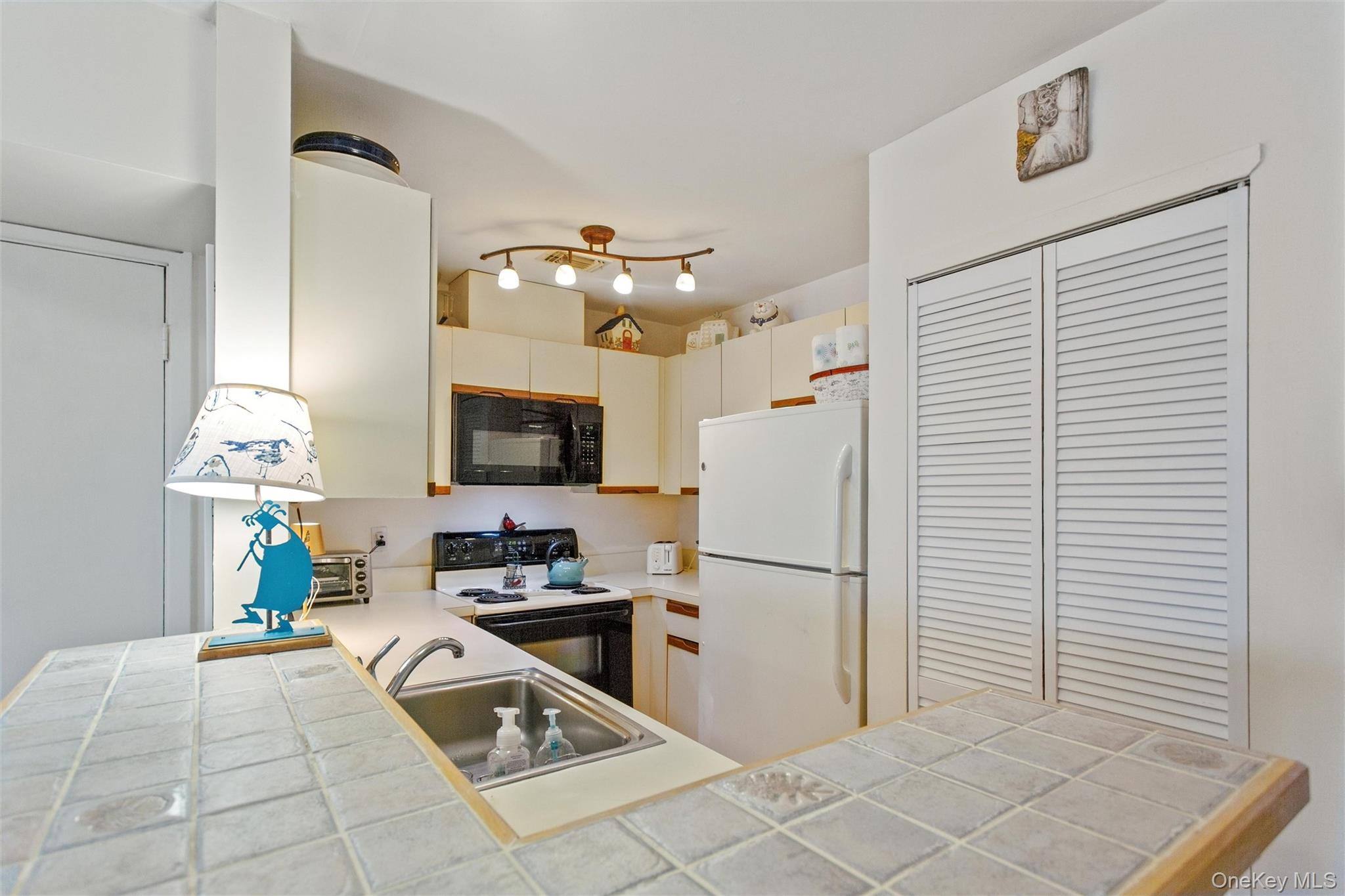 823 Shore Road 1 Property Photo 15