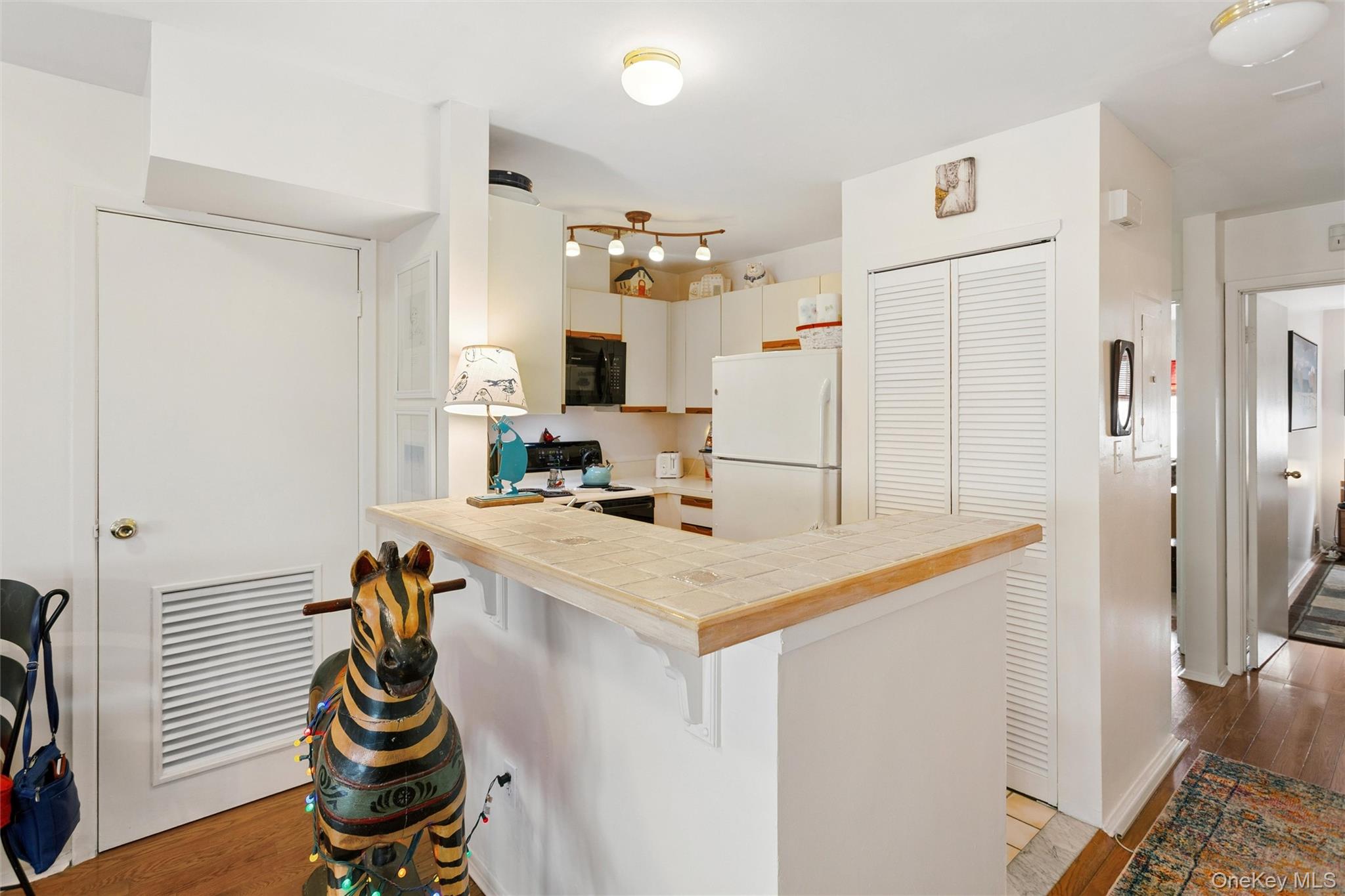 823 Shore Road 1 Property Photo 17