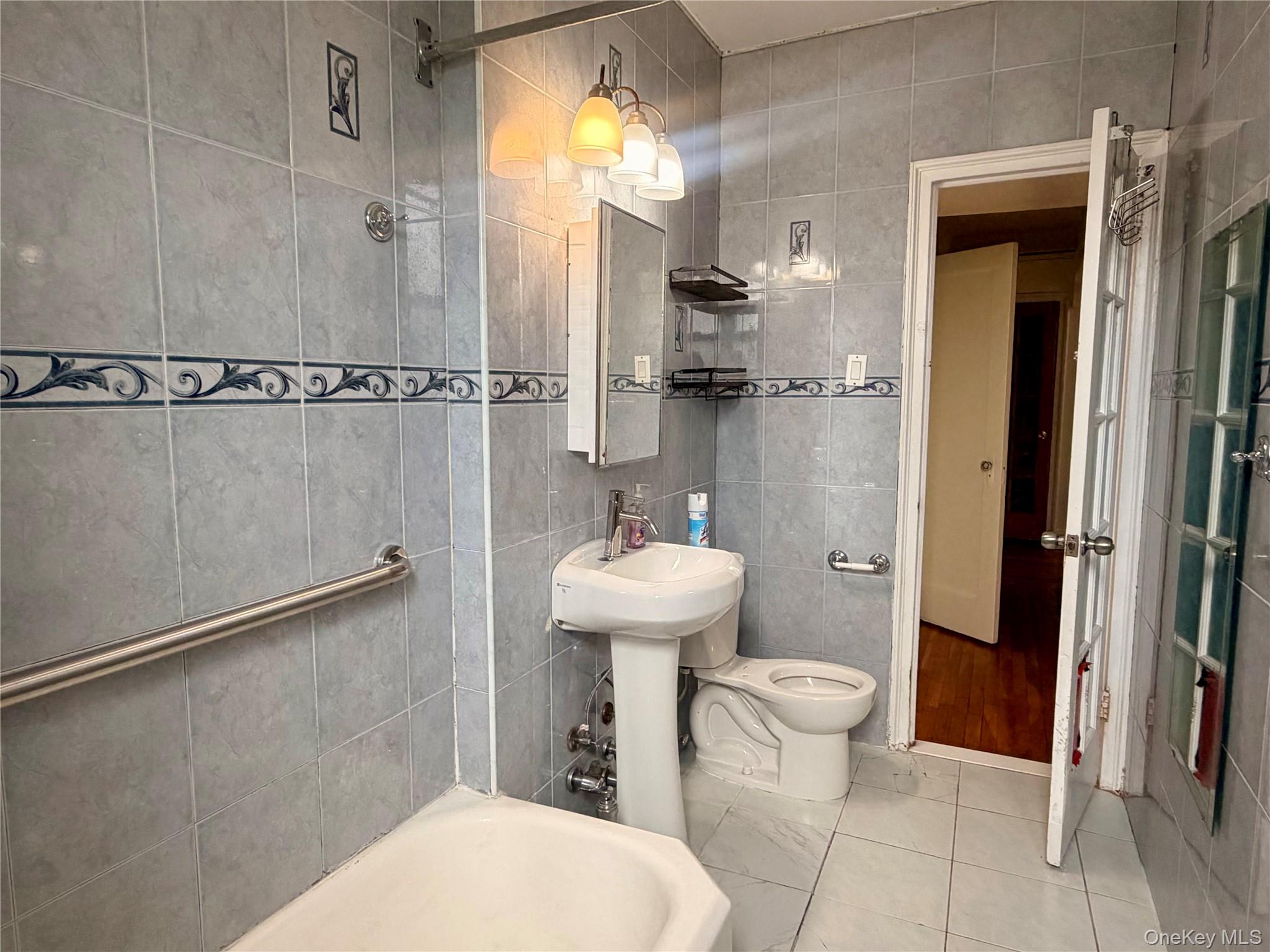 1717 Avenue 2k Property Photo 7