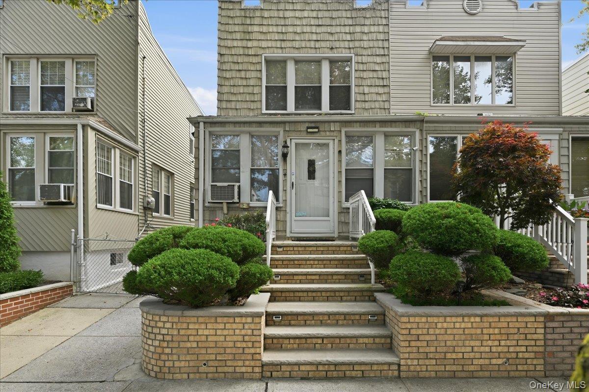 7733 79th Place Property Photo 1