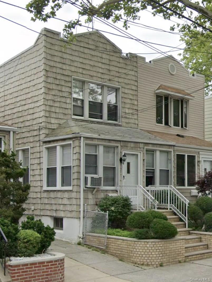7733 79th Place Property Photo 2