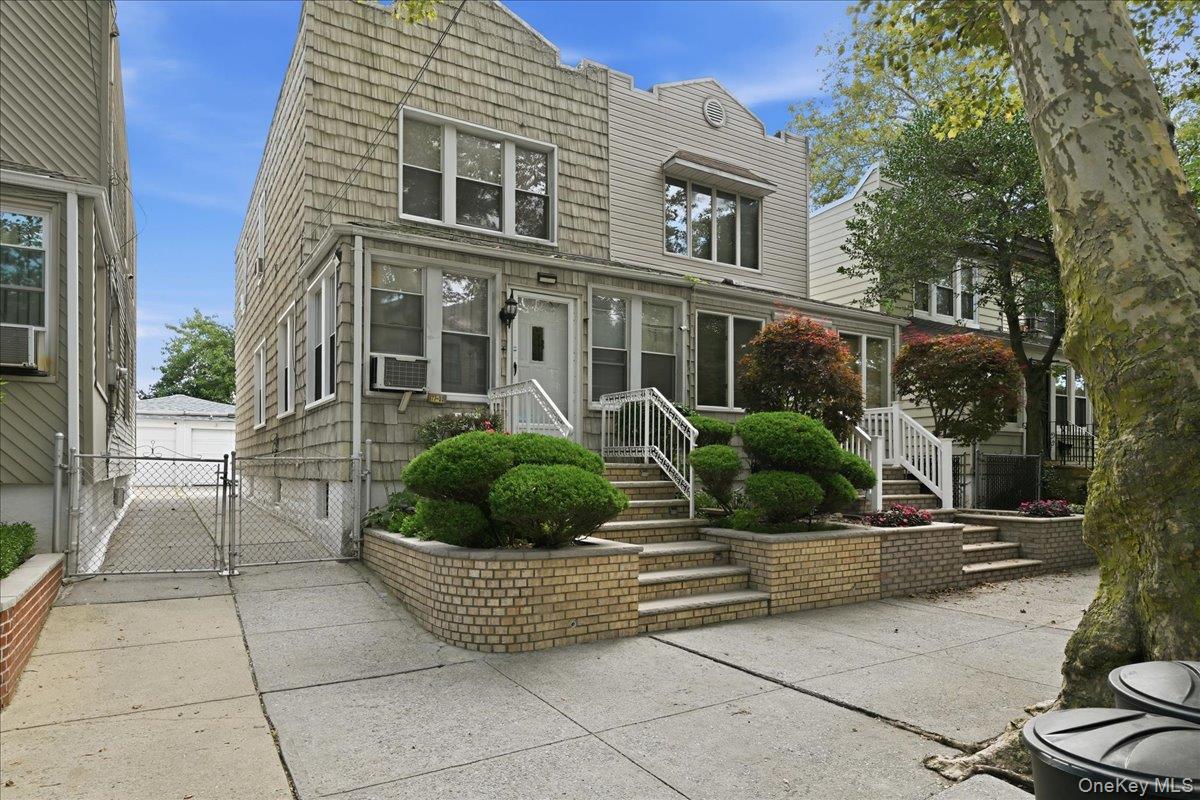 7733 79th Place Property Photo 2