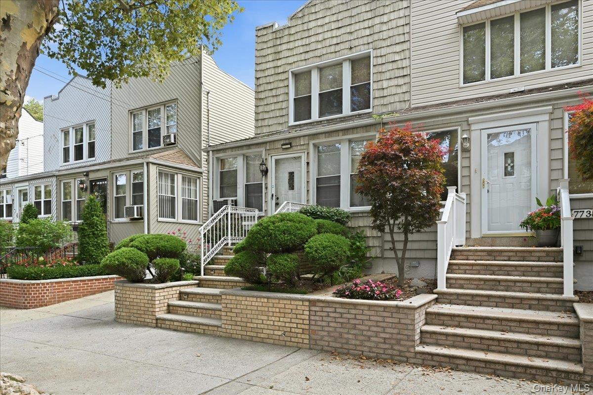 7733 79th Place Property Photo 3