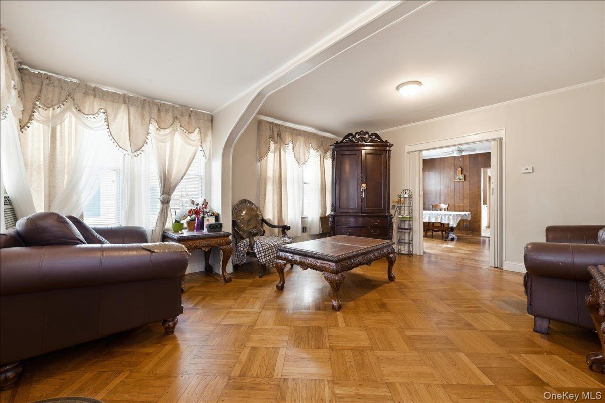 7733 79th Place Property Photo 4