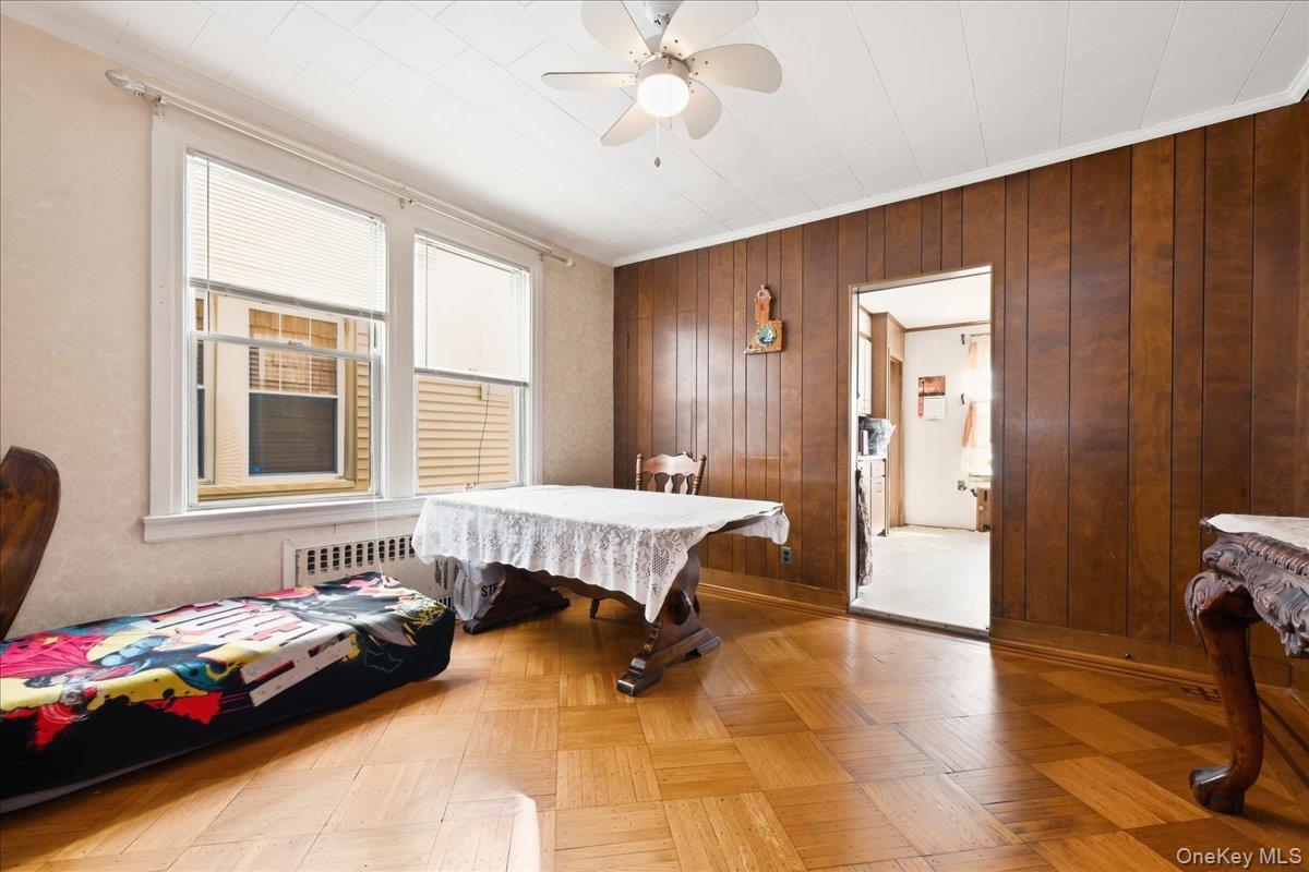 7733 79th Place Property Photo 6